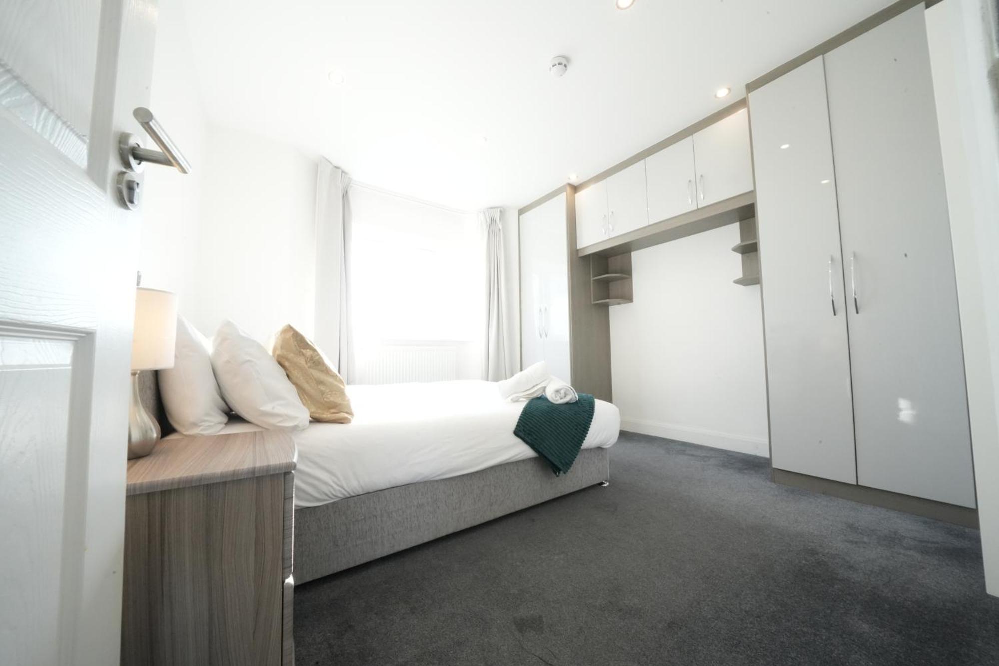 Apartamento Hatton Heathrow Airport- Free Parking-free Underground To And From Heathrow Airport Hatton Cross Picture-see Fast Hatton Cross To 30min *
