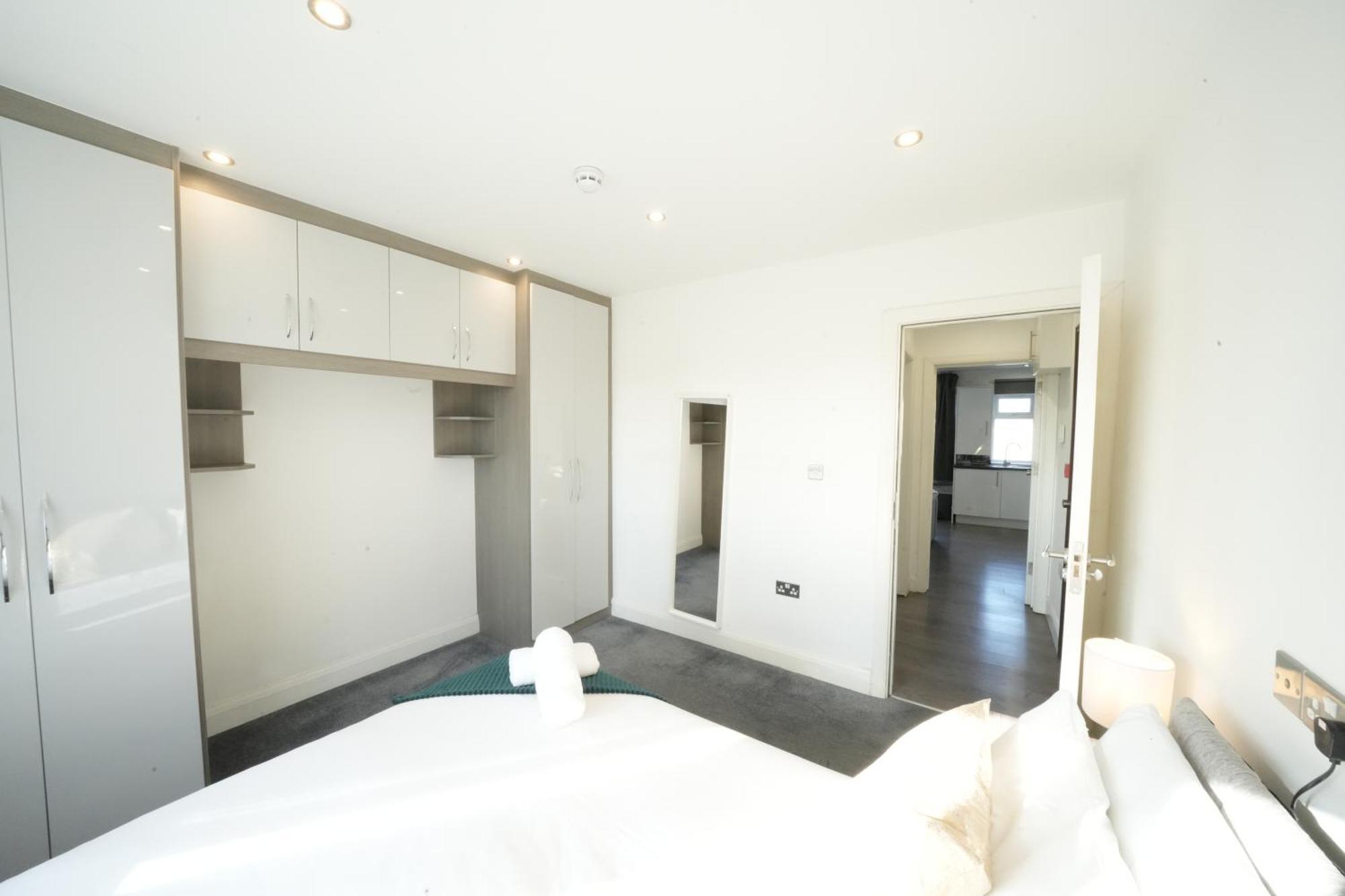 Hatton Heathrow Airport- Free Parking-free Underground To And From Heathrow Airport Hatton Cross Picture-see Fast Hatton Cross To 30min *