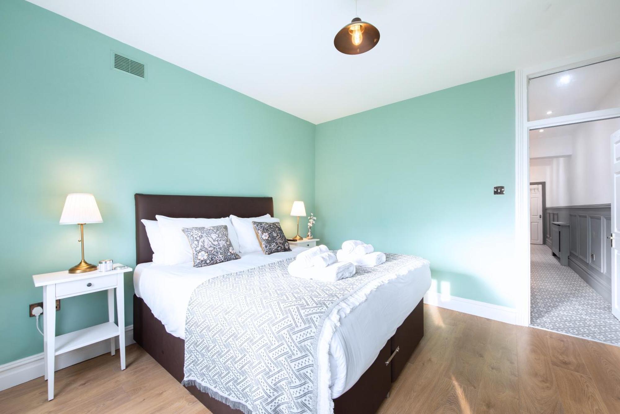 Victorian 2br Apartment, King Beds, Fast Wifi, Near Shops, Cafes & Transport, E17 Apartamento Londres