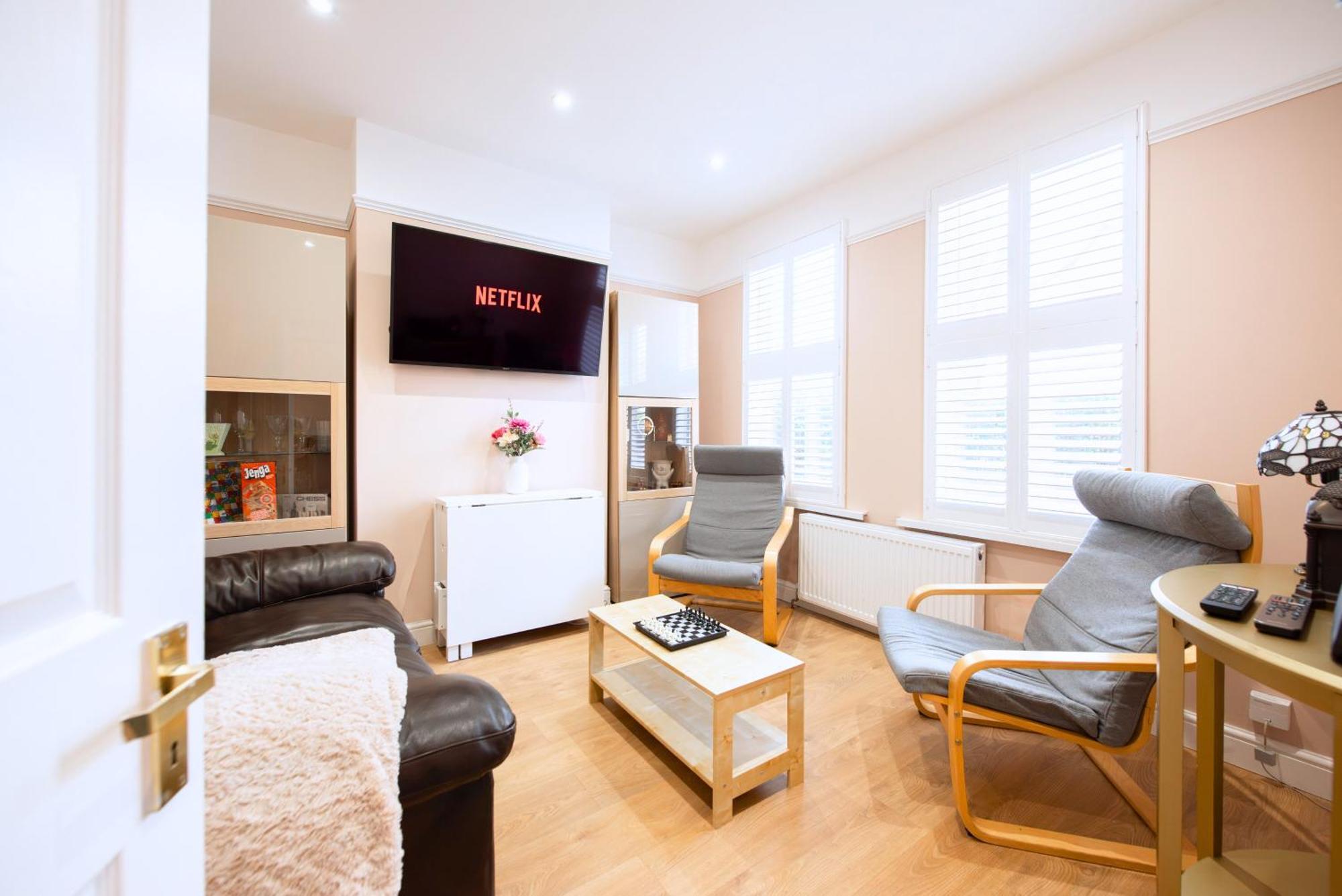 Victorian 2br Apartment, King Beds, Fast Wifi, Near Shops, Cafes & Transport, E17 Apartamento Londres