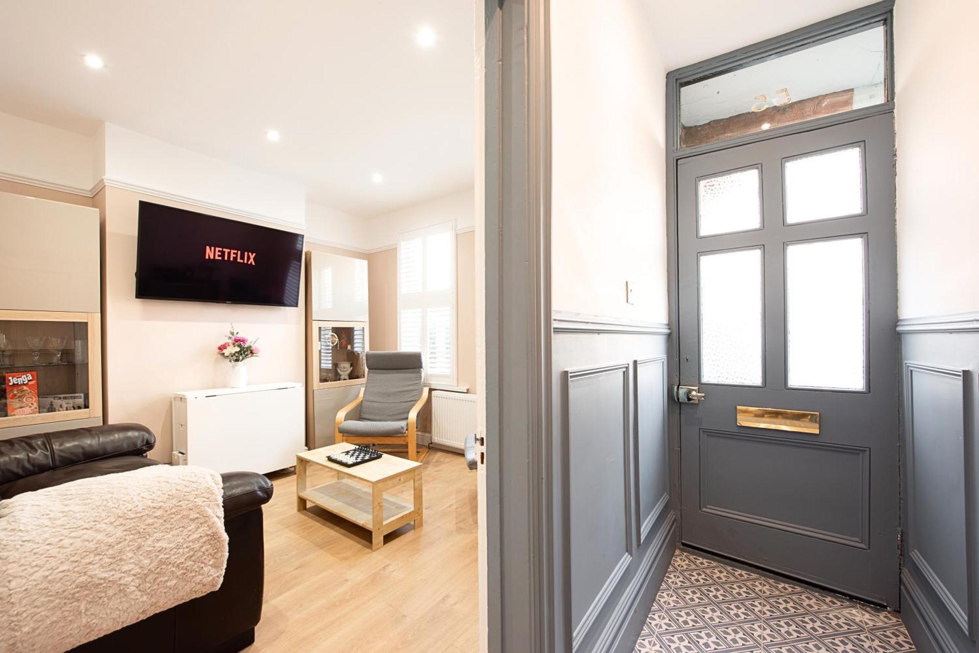 Victorian 2br Apartment, King Beds, Fast Wifi, Near Shops, Cafes & Transport, E17 Apartamento Londres