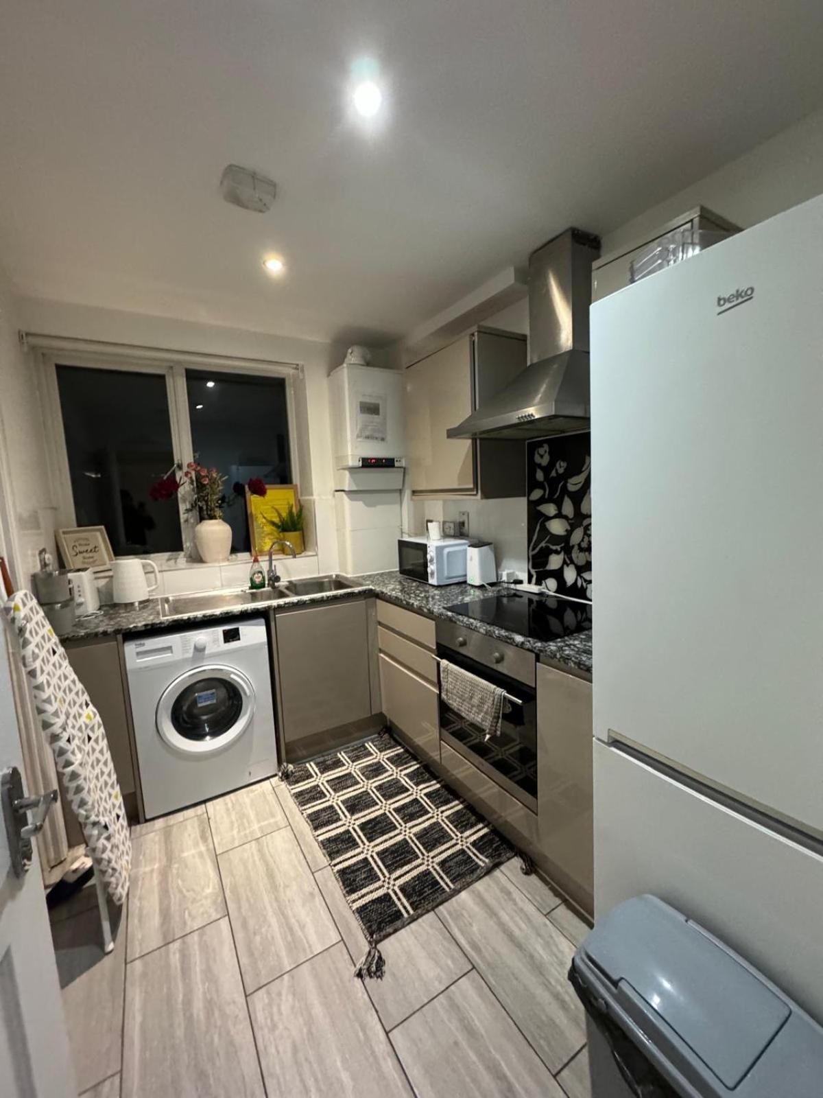 Spacious 2 Bedroom Flat In Tower Bridge! E1 Apartamento