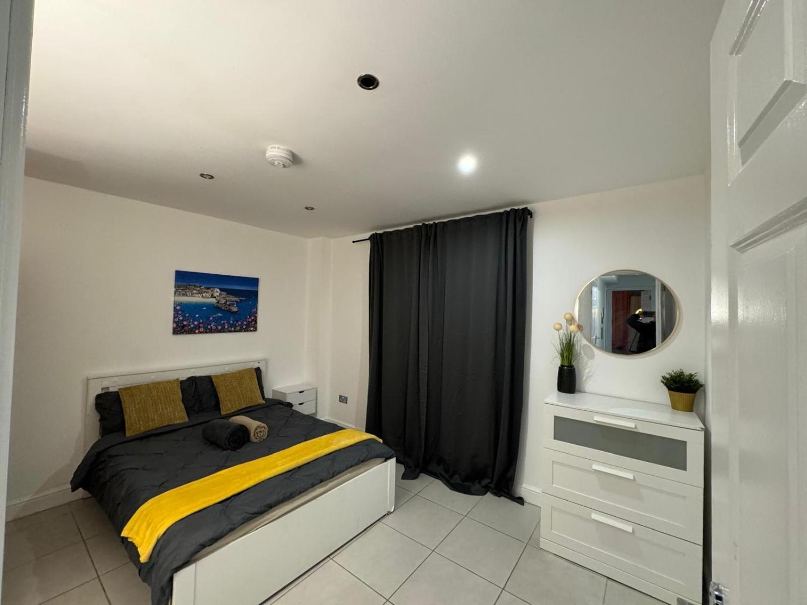 Spacious 2 Bedroom Flat In Tower Bridge! E1 Apartamento Londres