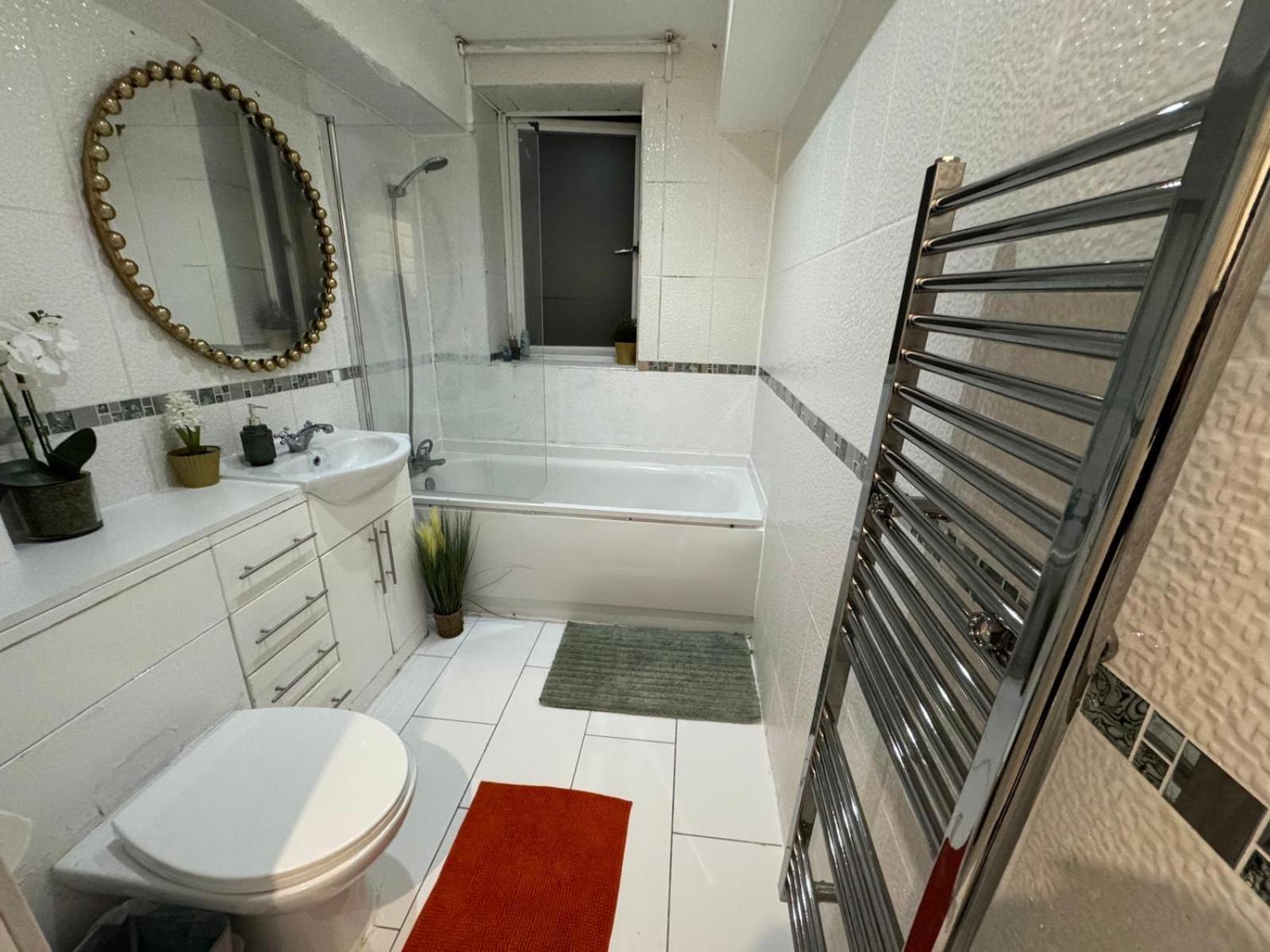Spacious 2 Bedroom Flat In Tower Bridge! E1 Londres