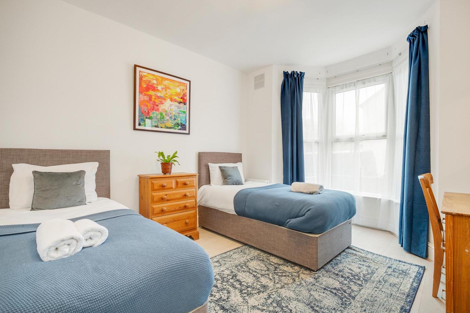 Spacious House In North London, Very Close To Train Station And Bus Stops, Near Tottenham Stadium & Lots Of Parking Appartement