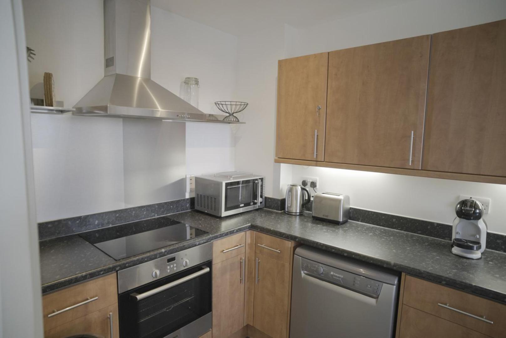Stylish & Spacious 2-bed In Hale Village - Perfect For Your Stay! Appartement Londres