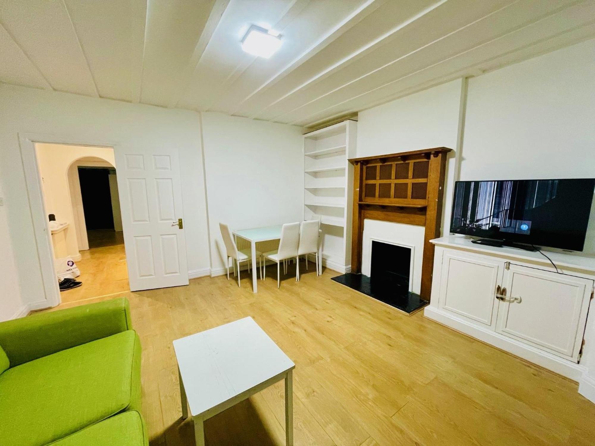 Luxury 2 Bed House With Parking, 5 Min Walk To Station & Ldo Hébergement de vacances