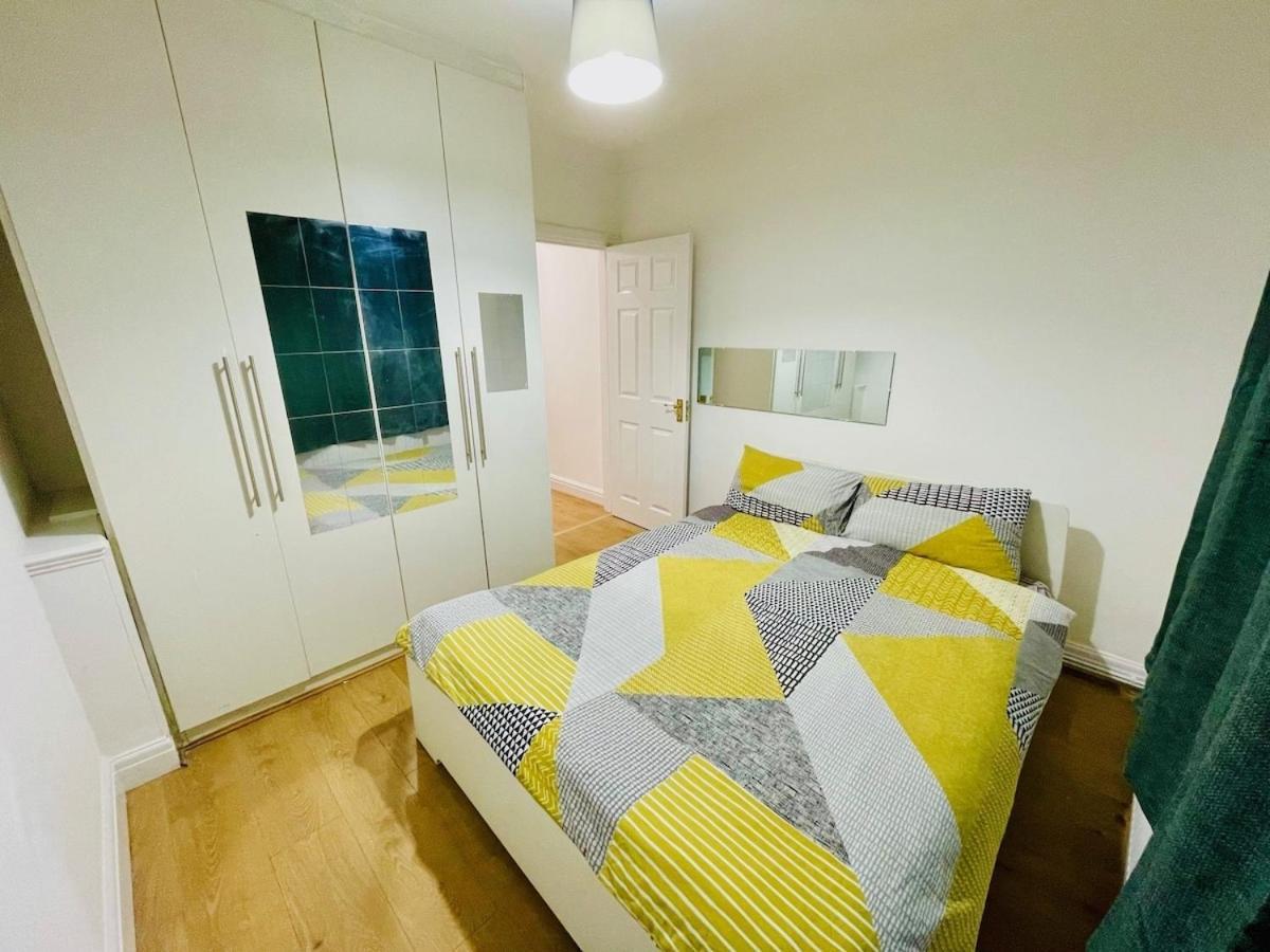 Luxury 2 Bed House With Parking, 5 Min Walk To Station & Ldo * Londres