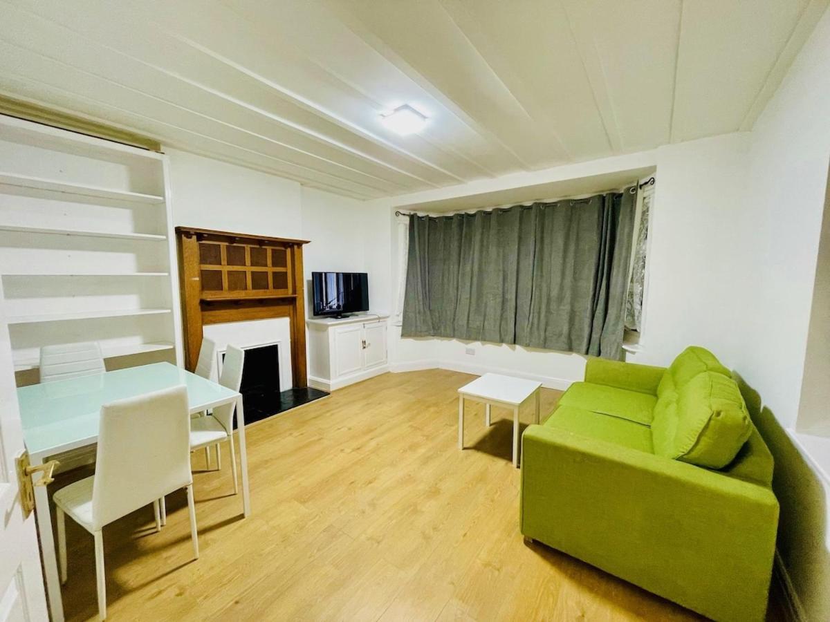 Luxury 2 Bed House With Parking, 5 Min Walk To Station & Ldo * Londres
