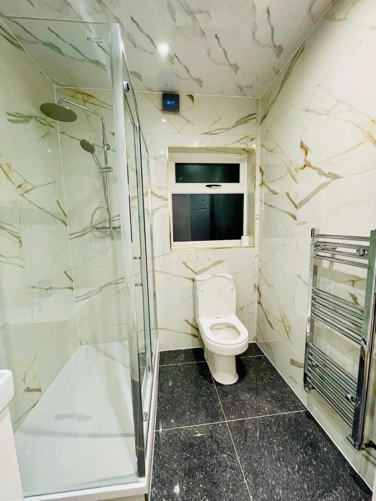 Hébergement de vacances Luxury 2 Bed House With Parking, 5 Min Walk To Station & Ldo