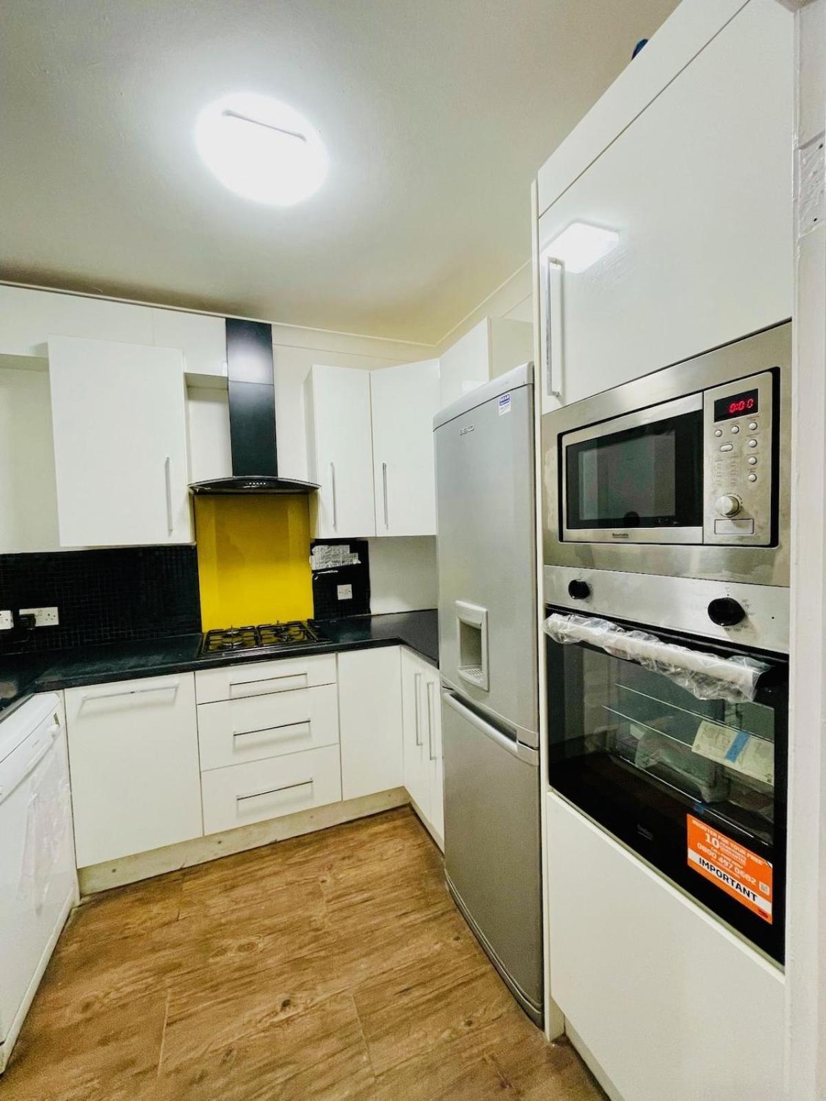 Luxury 2 Bed House With Parking, 5 Min Walk To Station & Ldo Hébergement de vacances Londres