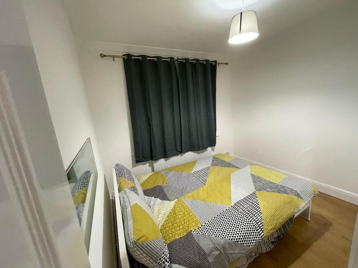 Hébergement de vacances Luxury 2 Bed House With Parking, 5 Min Walk To Station & Ldo Londres