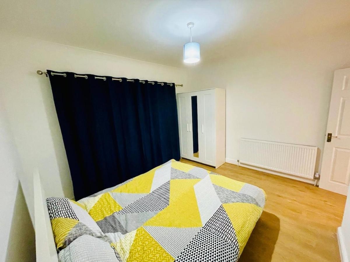 Luxury 2 Bed House With Parking, 5 Min Walk To Station & Ldo Londres