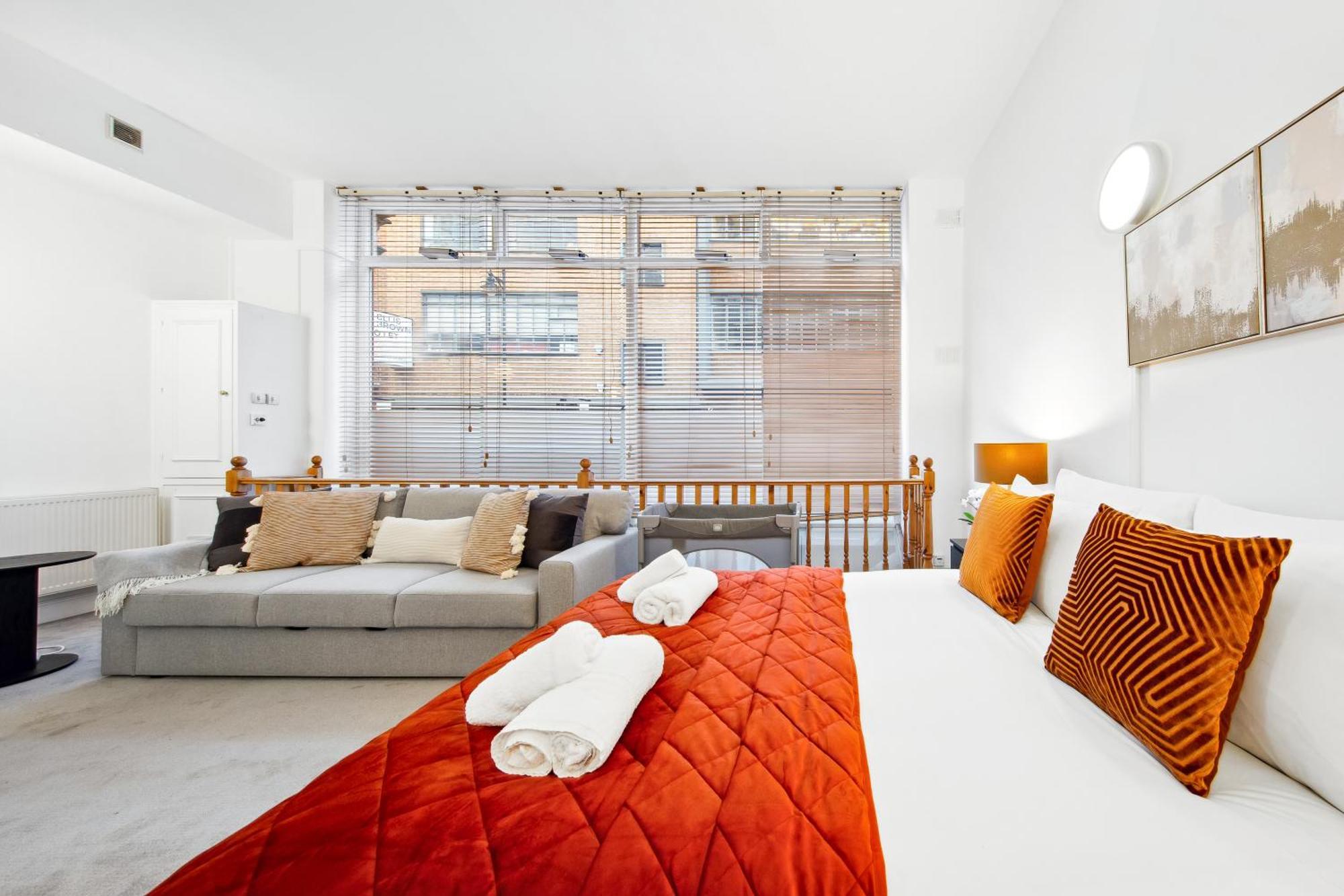 Modern 2 Bed Flat - Near Farringdon & Old Street Station - *