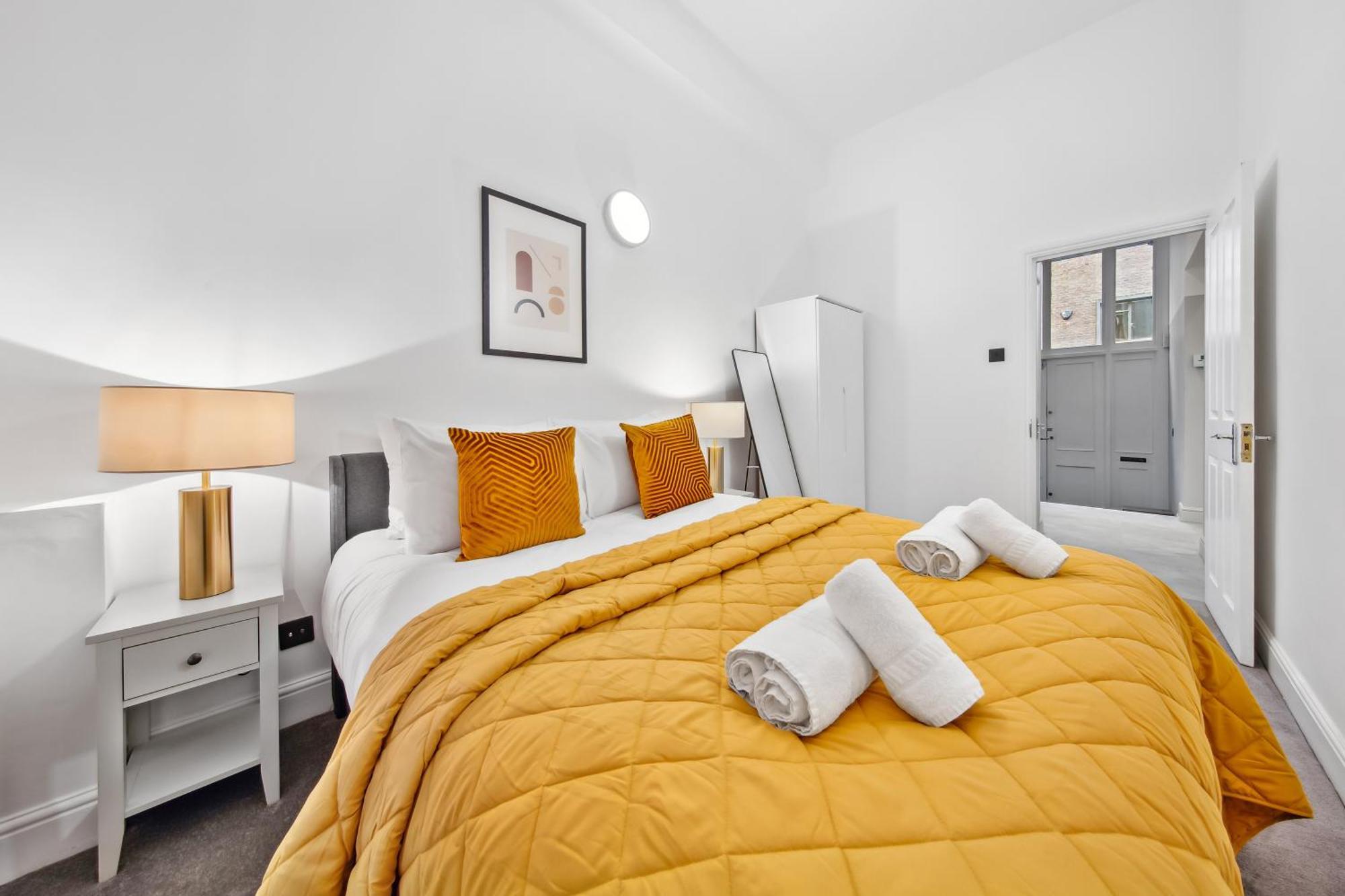 Modern 2 Bed Flat - Near Farringdon & Old Street Station - *