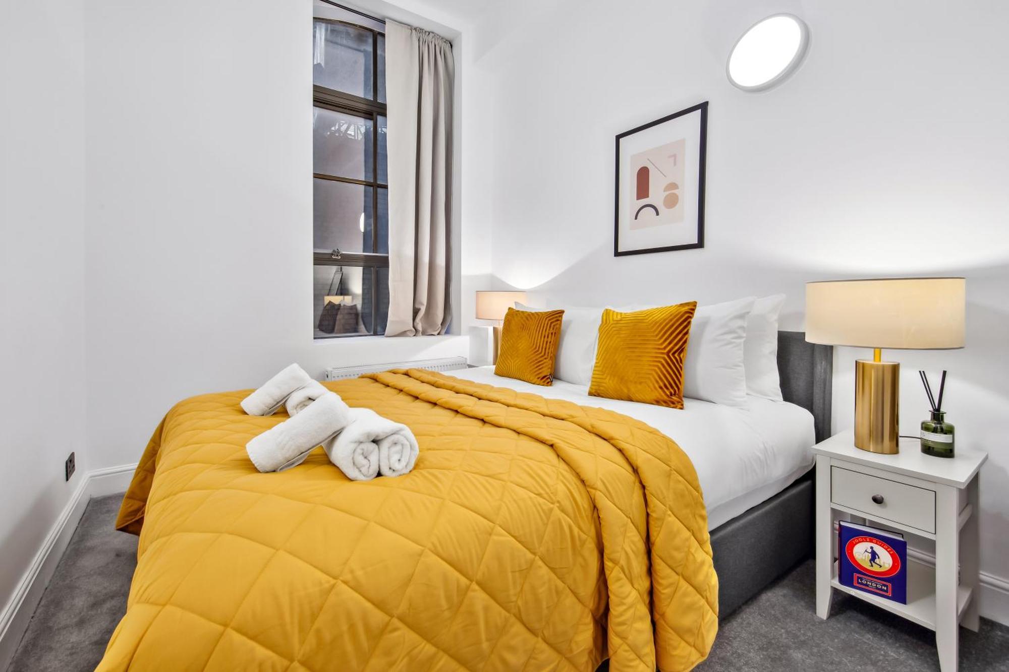Modern 2 Bed Flat - Near Farringdon & Old Street Station - *