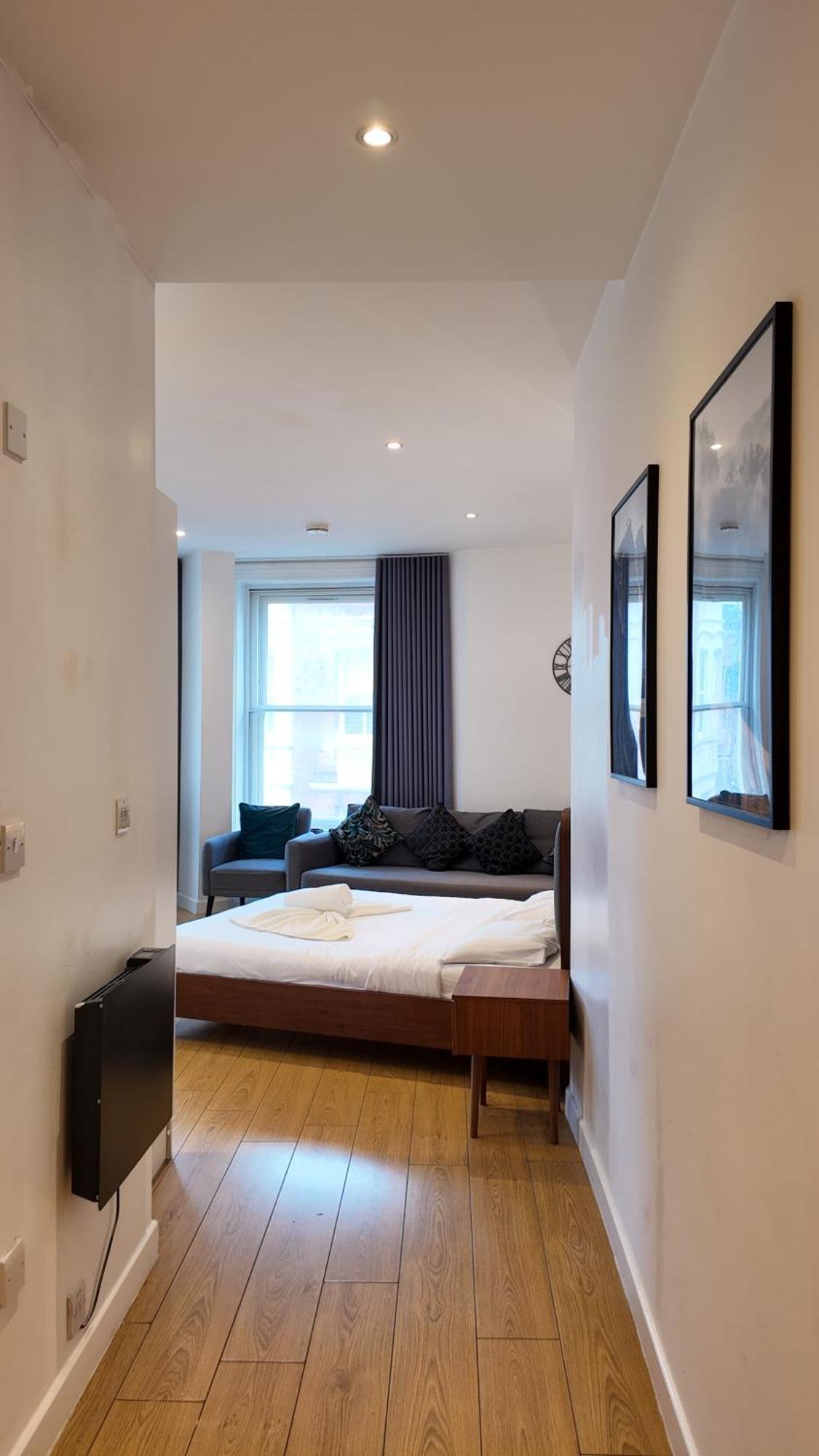 Stunning Piccadilly 1 Bedroom Flat In Vr9 *