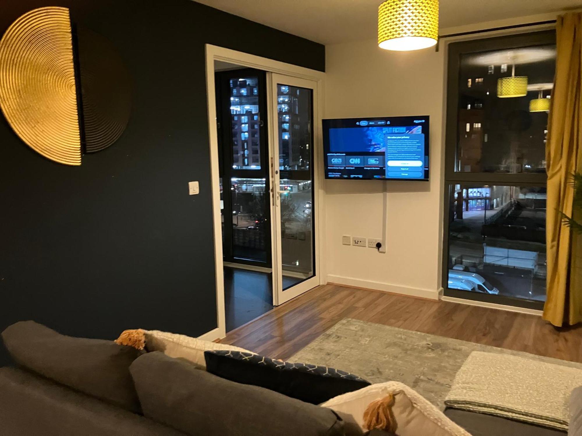 Stylish & Spacious 2-bed In Hale Village - Perfect For Your Stay! Londres