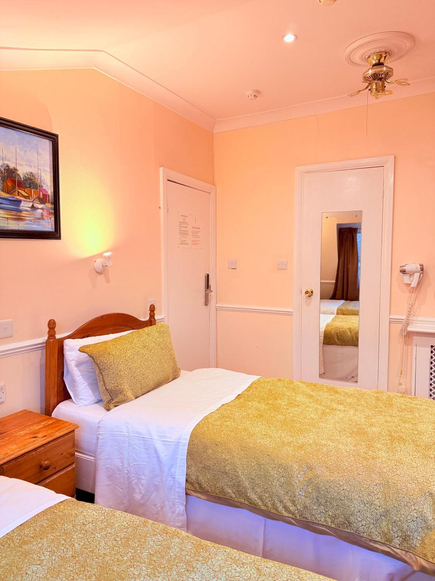 Pensión Europa House Hotel, Paddington 2*