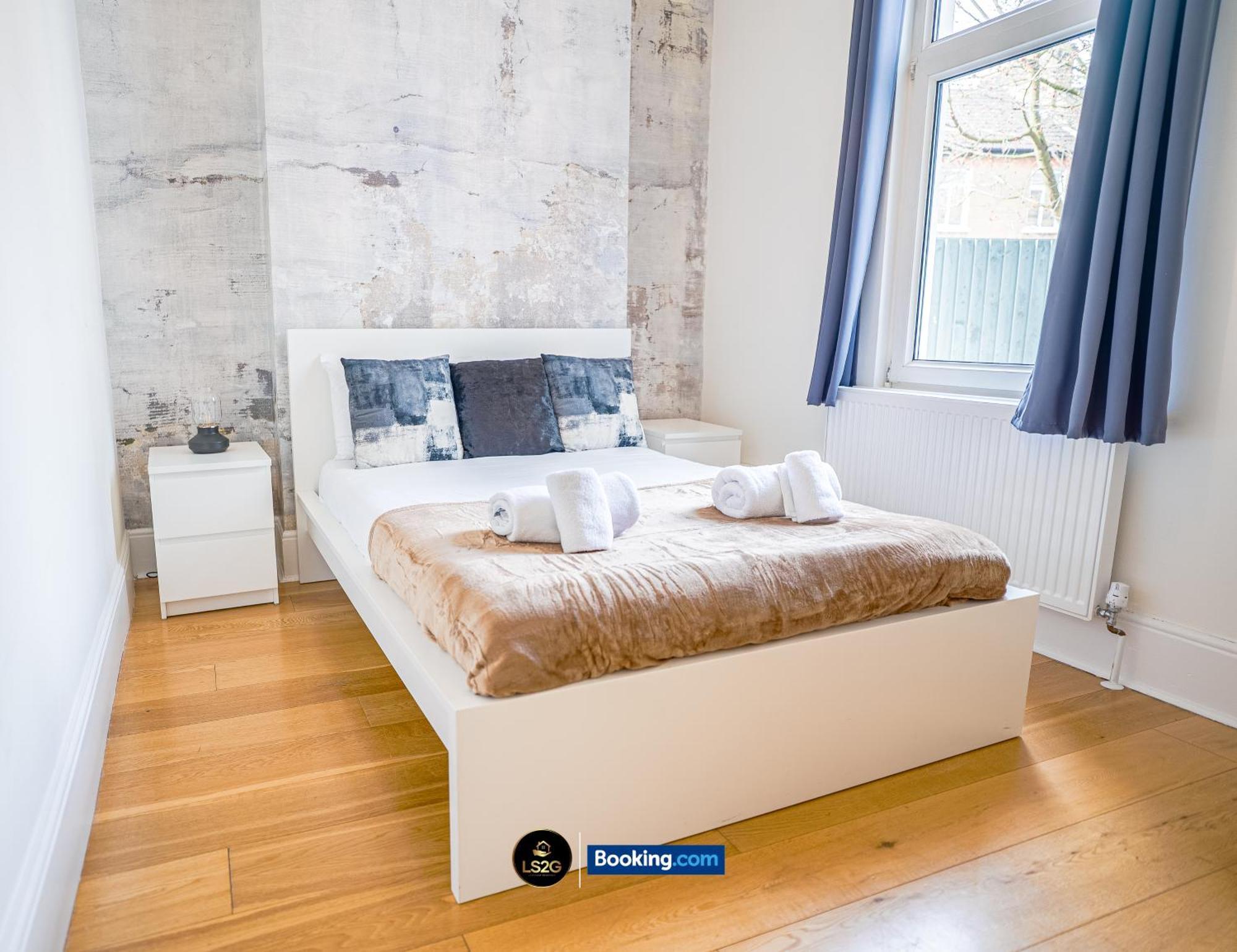 Сasa de vacaciones Stunning House By Ls2g Short Lets & Serviced Greater With Free Wifi *