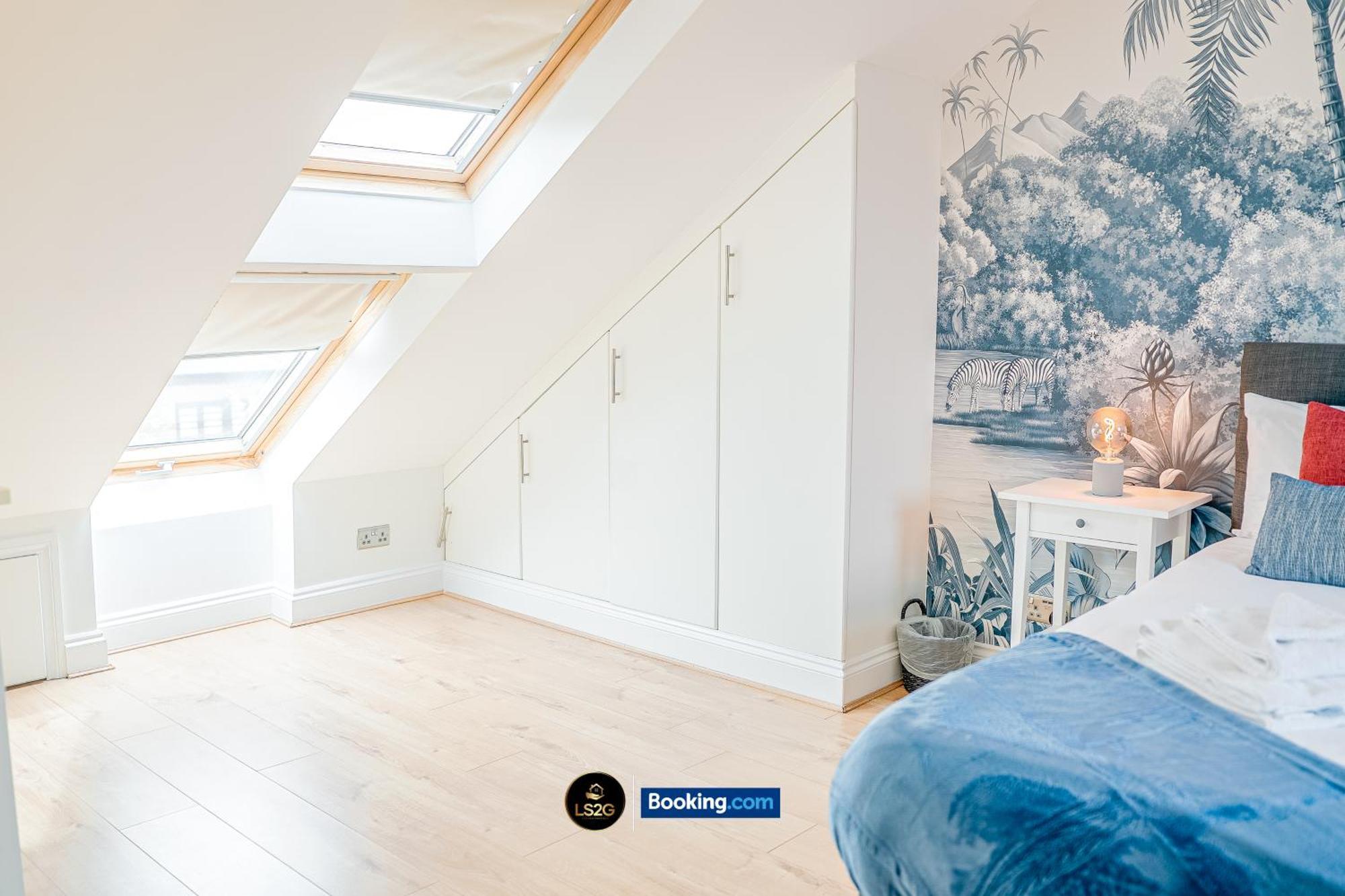 Stunning House By Ls2g Short Lets & Serviced Greater With Free Wifi *
