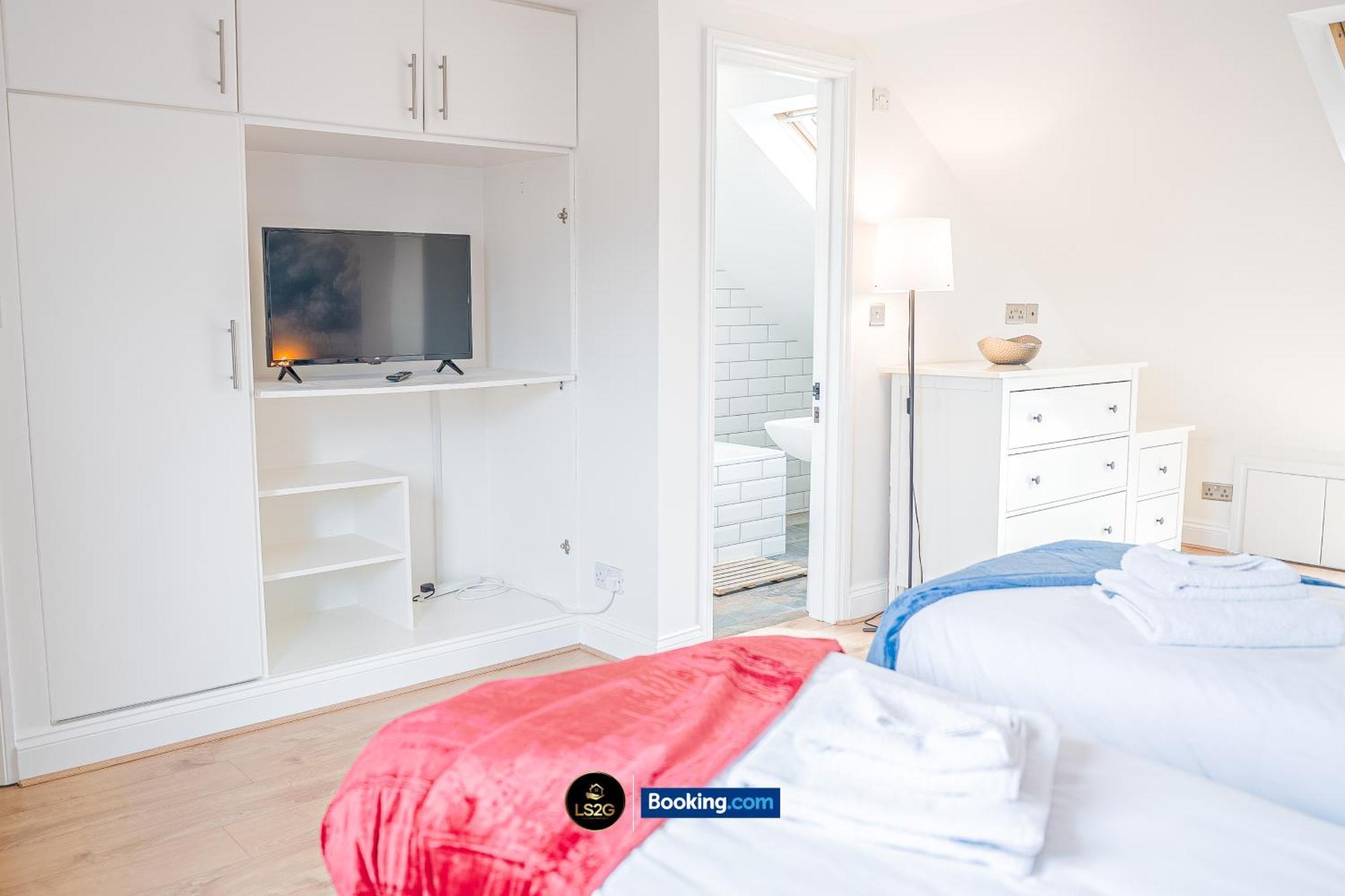 Stunning House By Ls2g Short Lets & Serviced Greater With Free Wifi