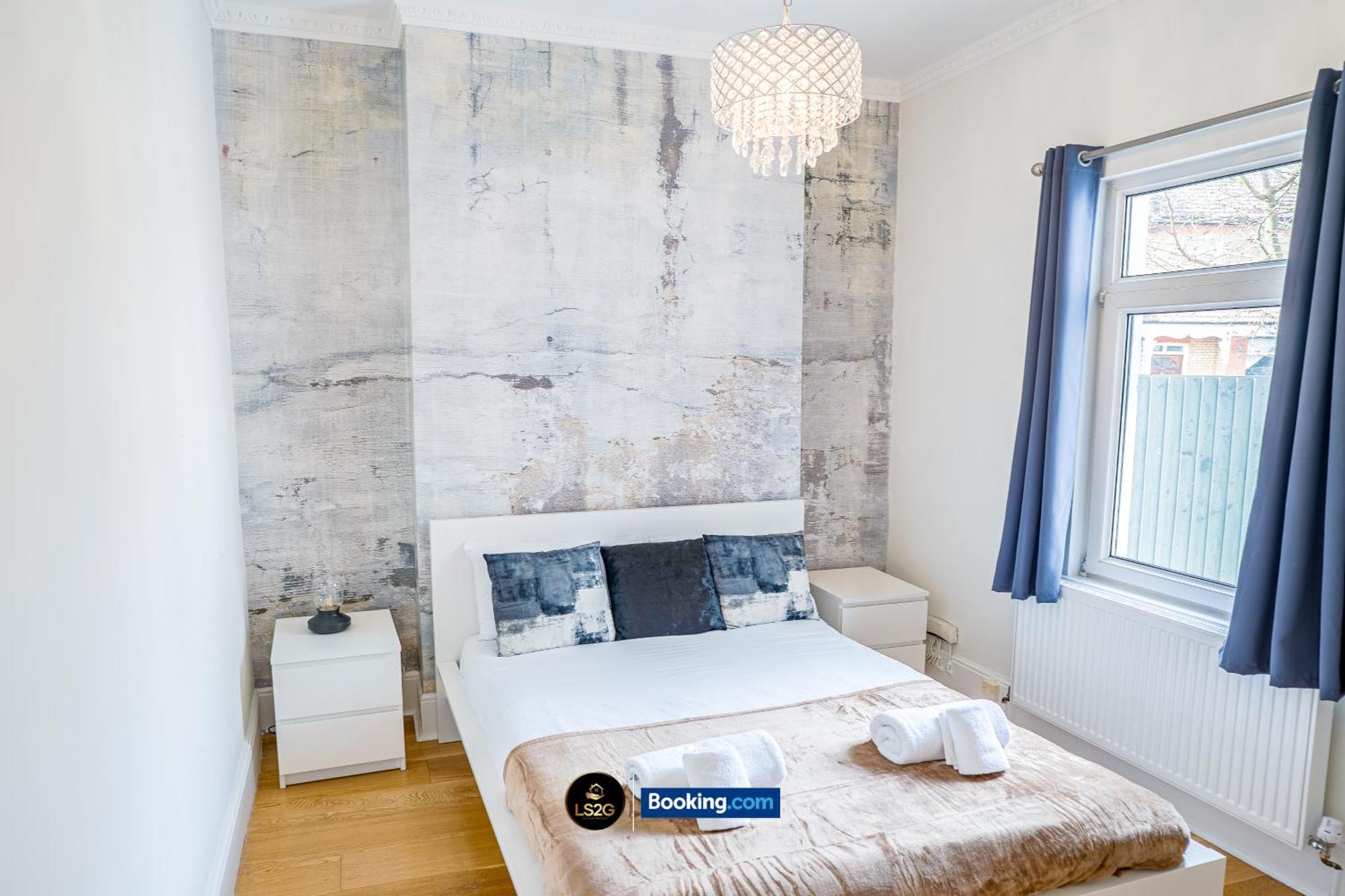 Stunning House By Ls2g Short Lets & Serviced Greater With Free Wifi *