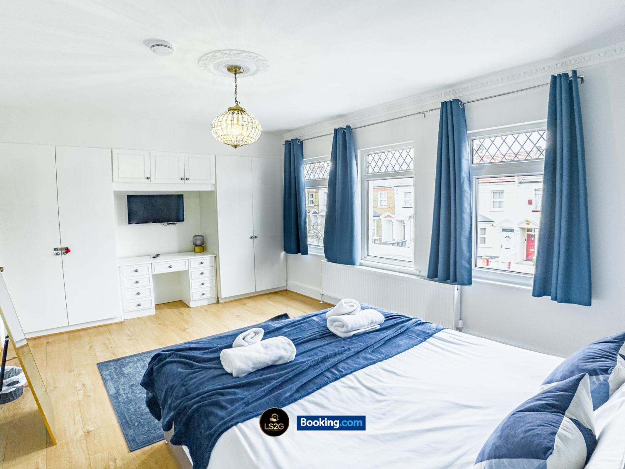 Stunning House By Ls2g Short Lets & Serviced Greater With Free Wifi *