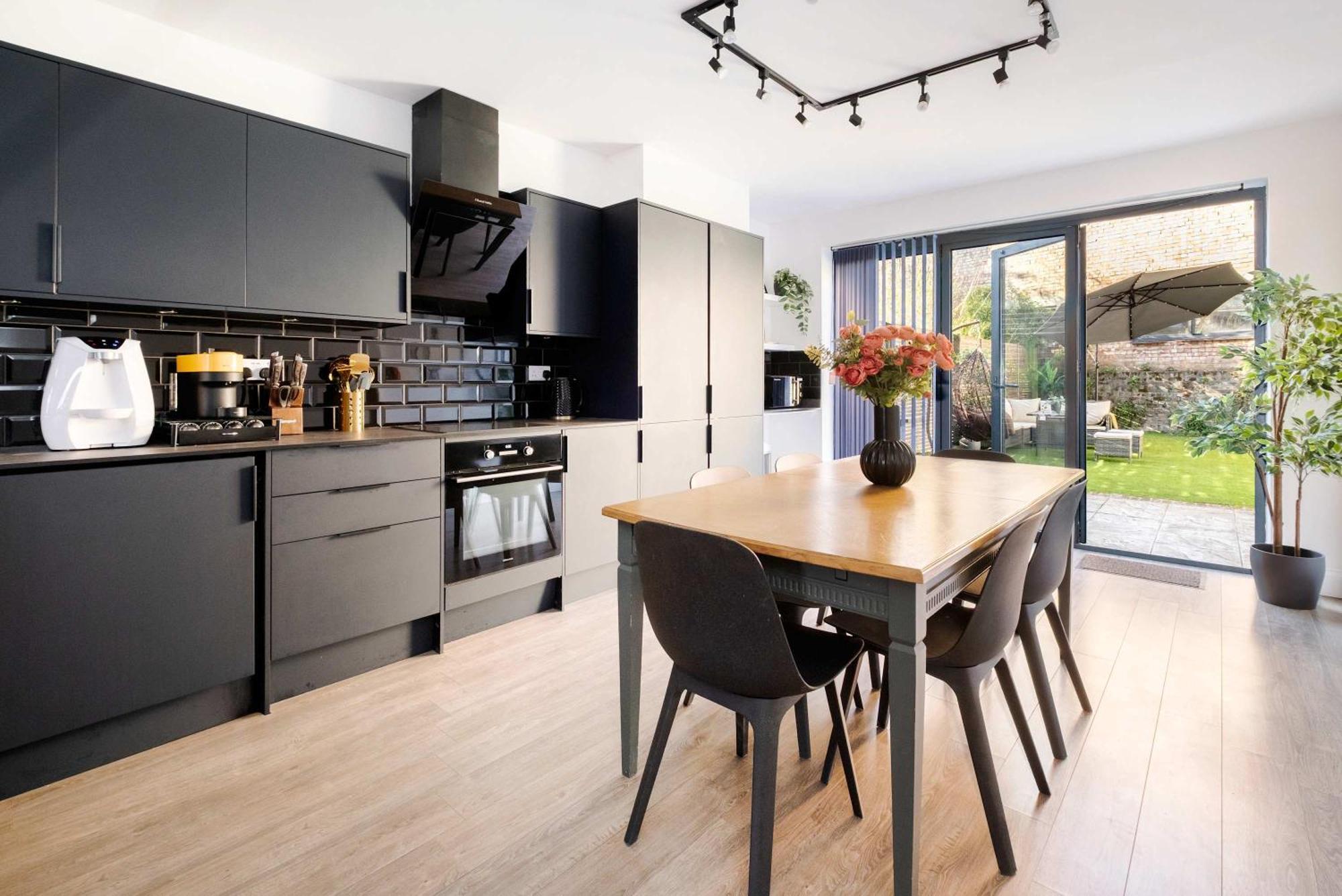 Luxury 4 Bedroom In Appartement