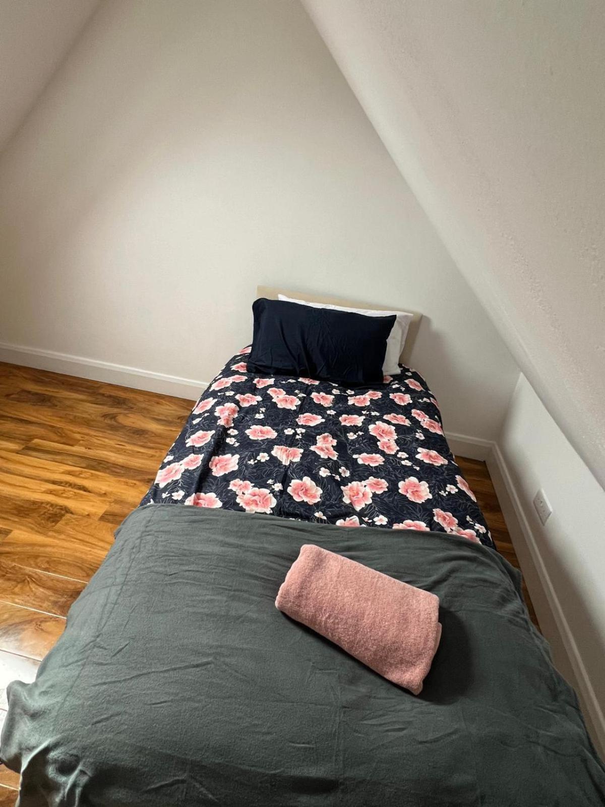 Good Priced Single In East Acton Maison d'hôtes