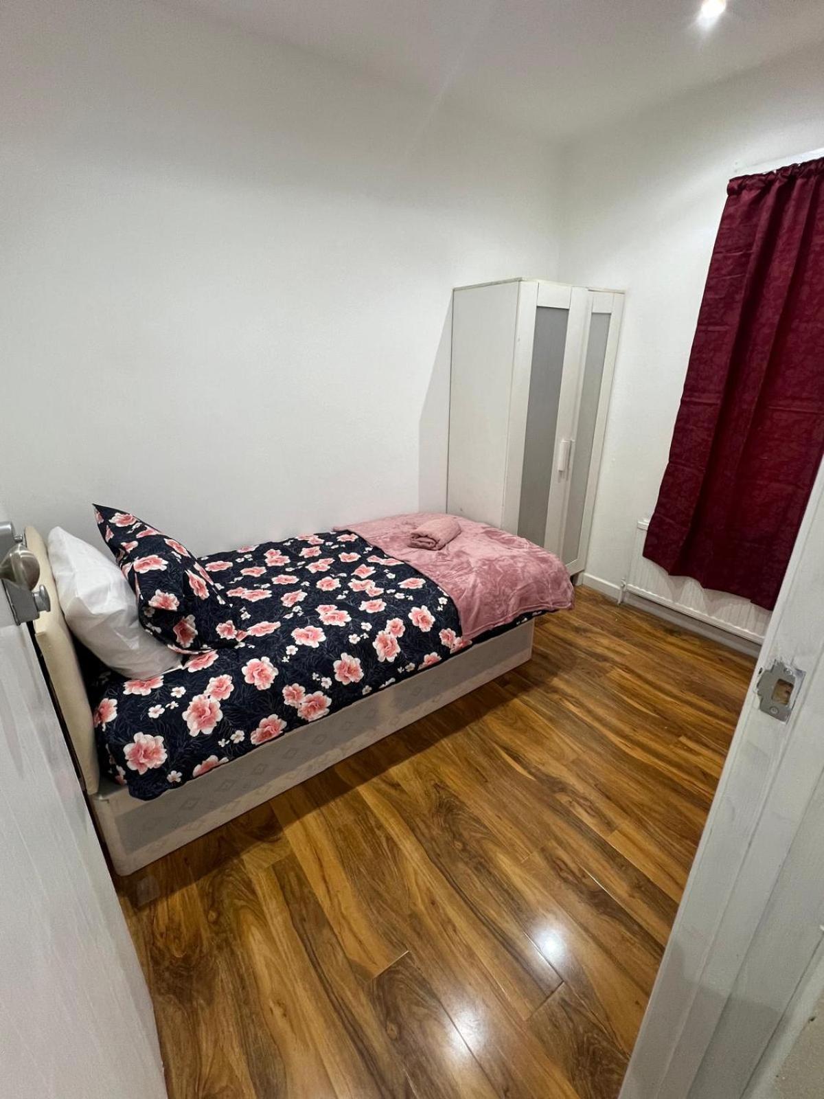 Good Priced Single In East Acton Londres