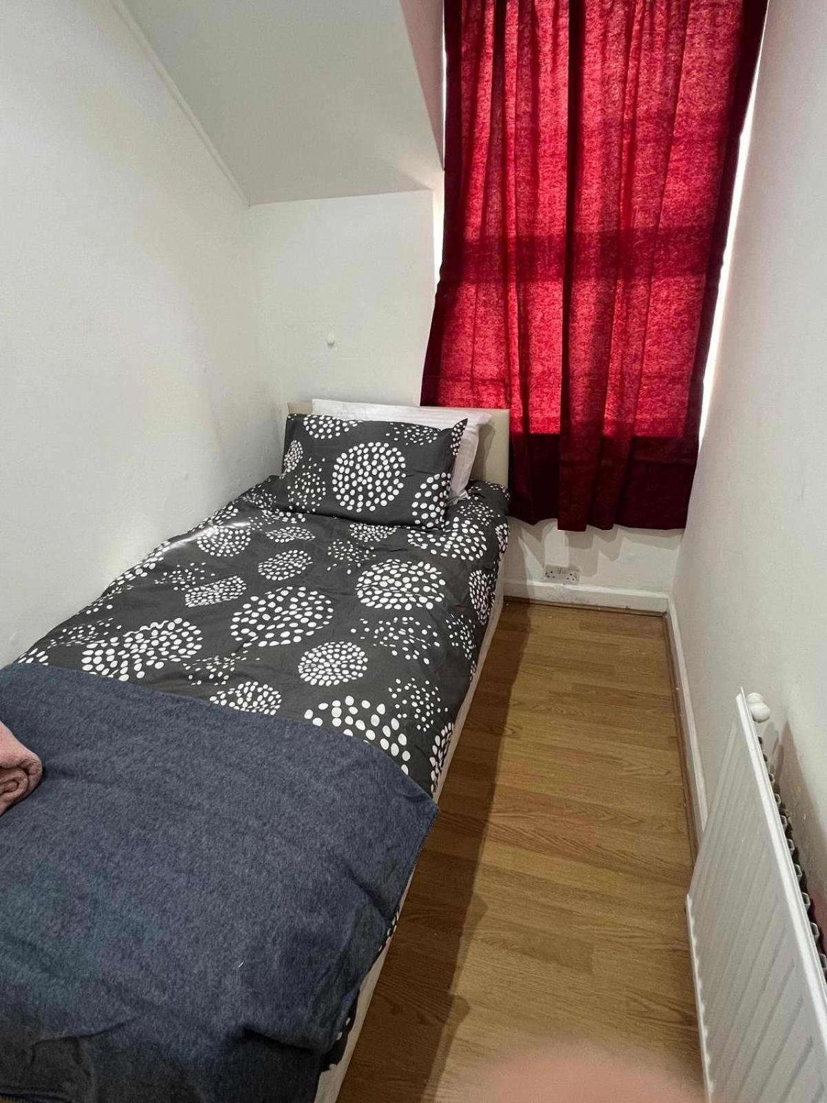 Good Priced Single In East Acton Maison d'hôtes Londres
