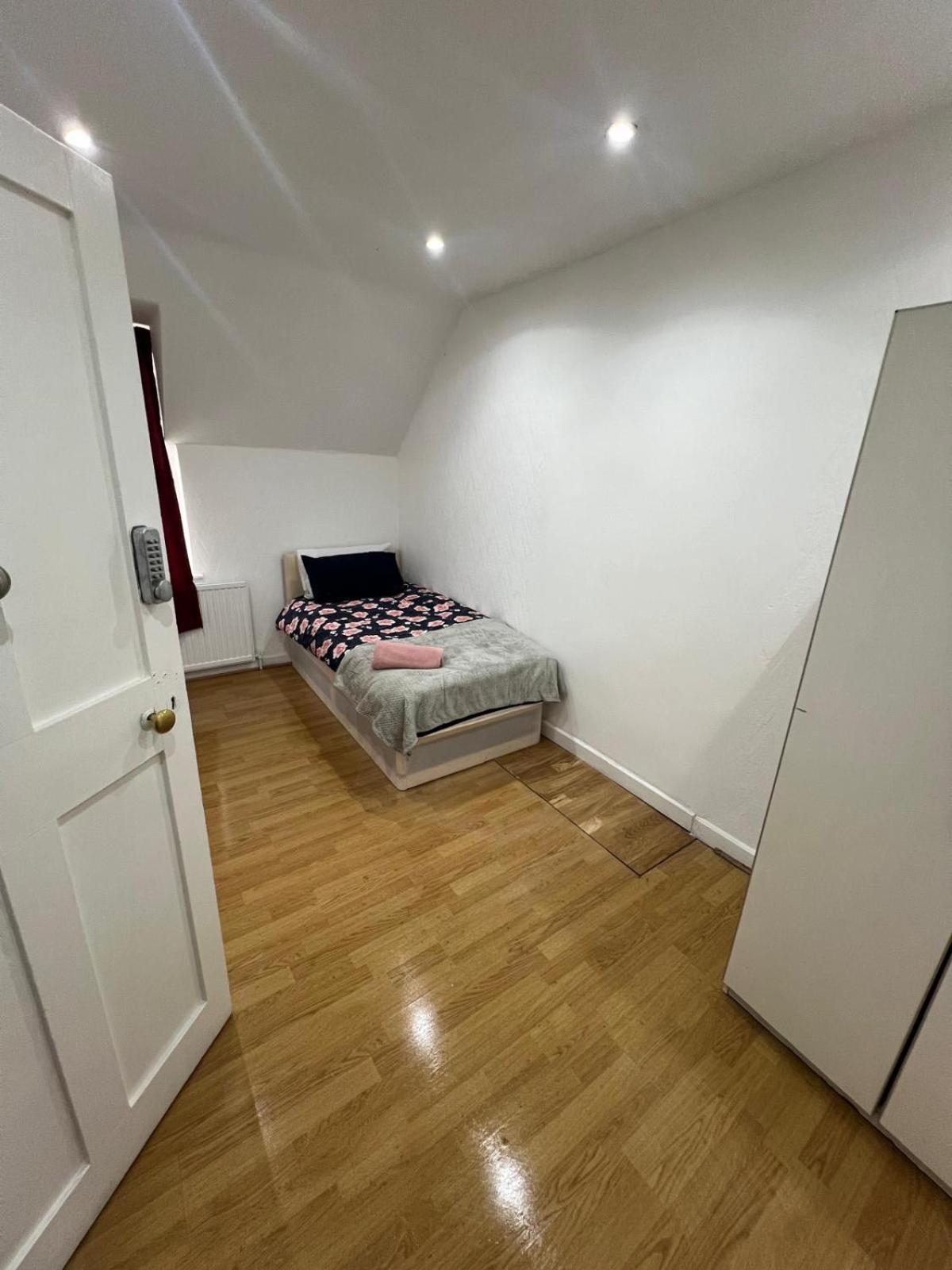 Maison d'hôtes Good Priced Single In East Acton *