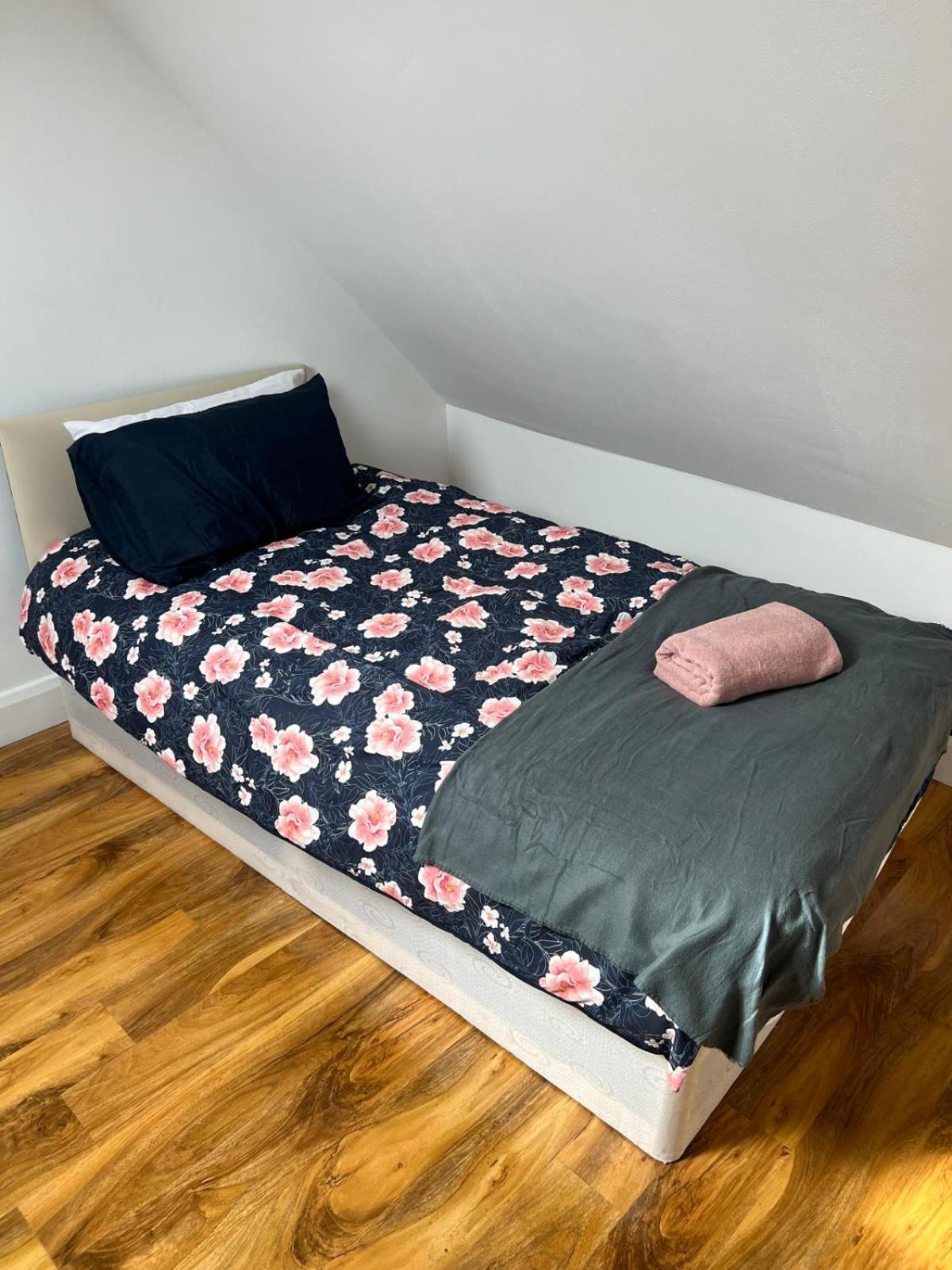 Good Priced Single In East Acton Londres