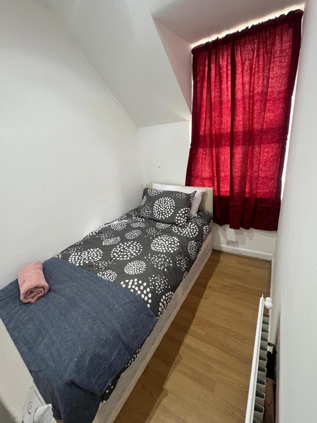Good Priced Single In East Acton Londres