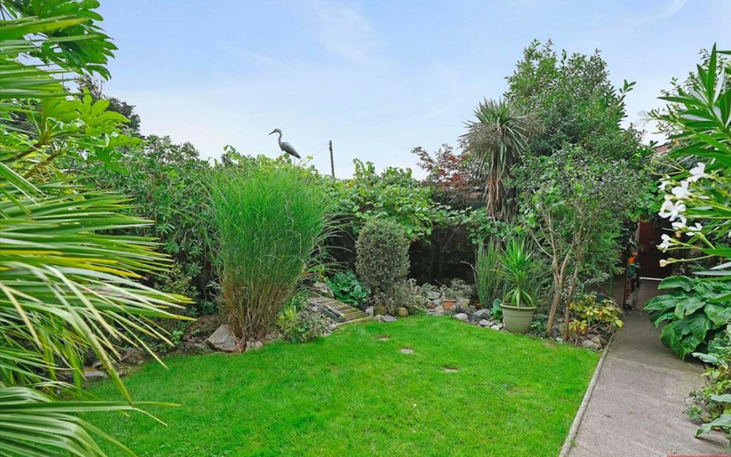 House For 7, Garden With Pond, 20min From Heathrow Hébergement de vacances *