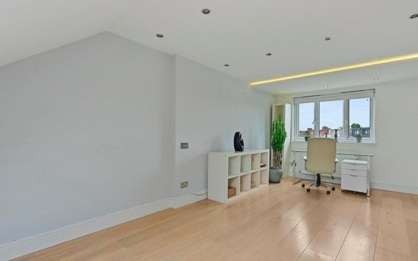 Hébergement de vacances House For 7, Garden With Pond, 20min From Heathrow Londres