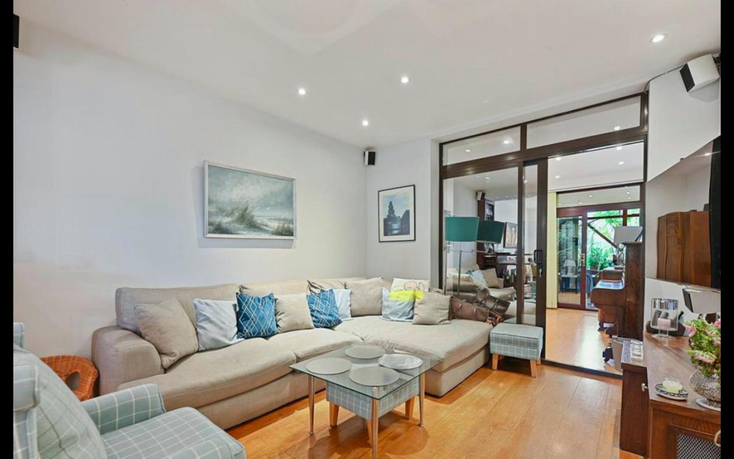 House For 7, Garden With Pond, 20min From Heathrow Hébergement de vacances