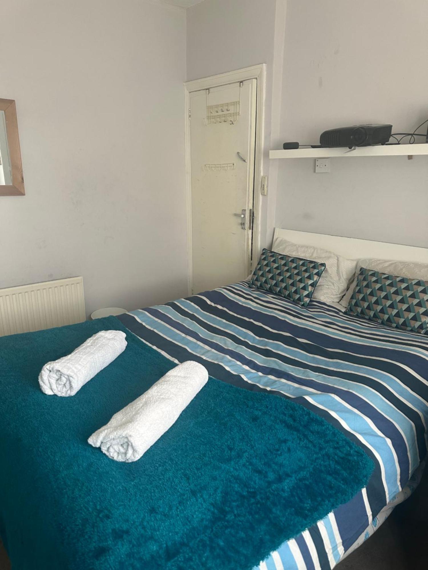 Guest house Self-contained En-suite Very Close To Wembley Stadium