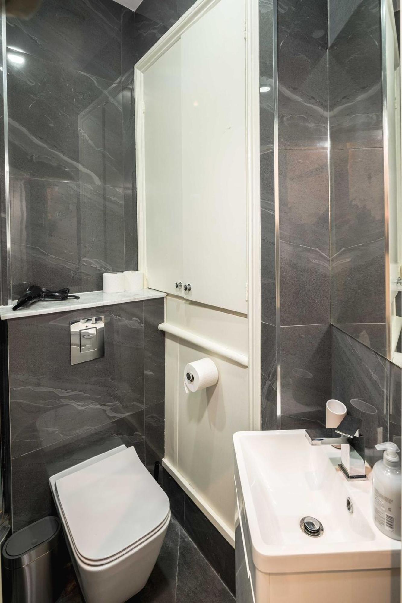 Charming 2 Bedroom, Kensington, Chelsea, Harrods Apartamento Londres