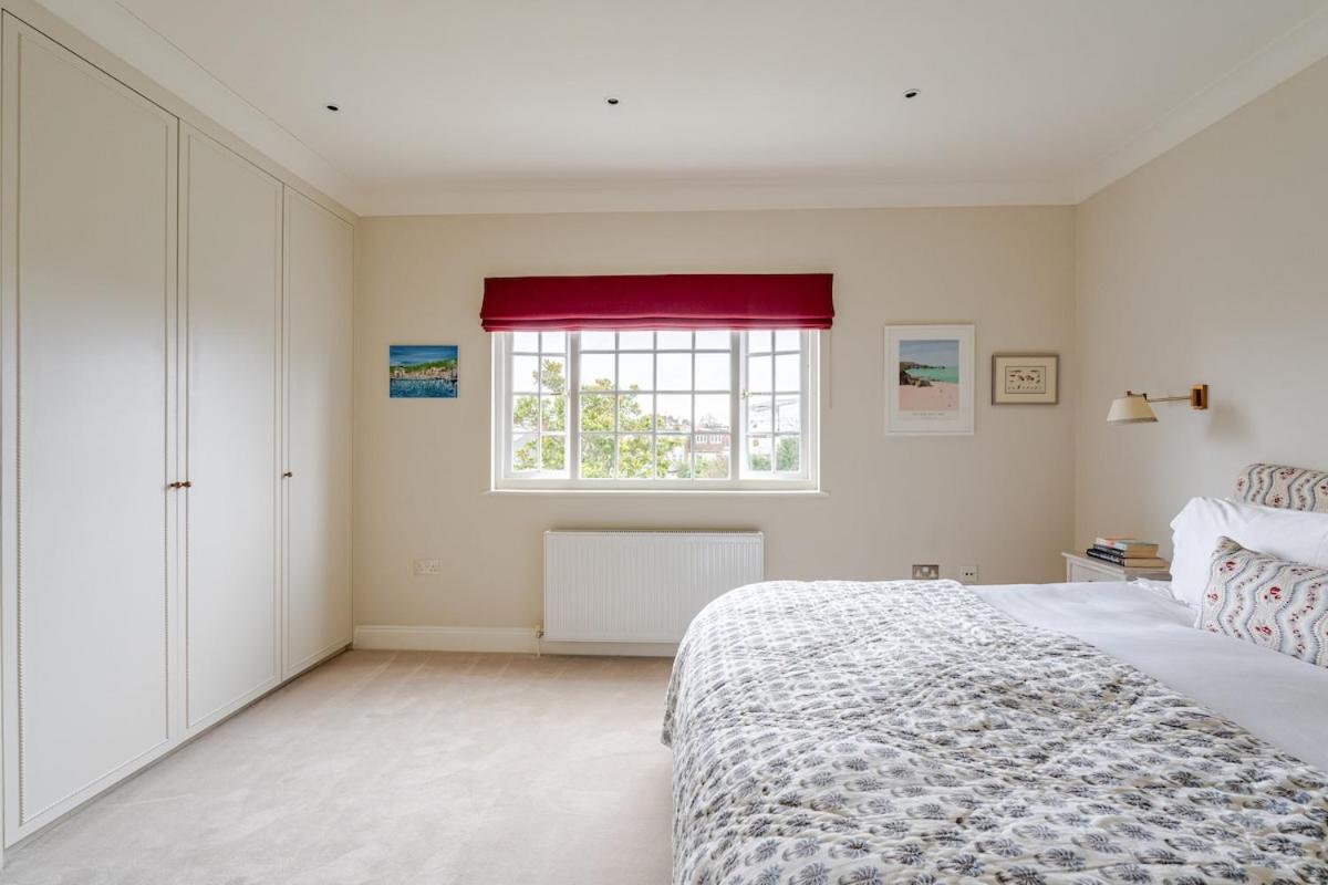 Luxury Open Plan 5 Bed House With Garden & Parking Hébergement de vacances *