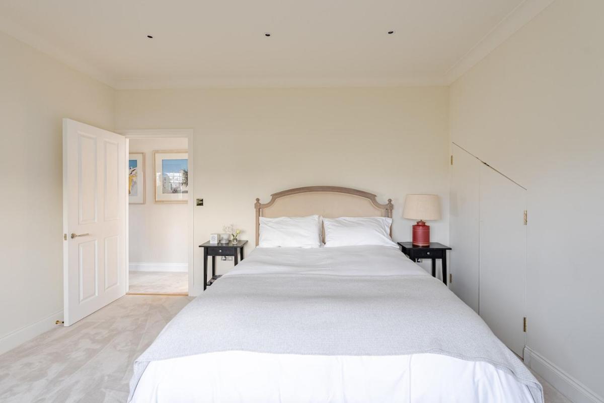 Luxury Open Plan 5 Bed House With Garden & Parking Hébergement de vacances