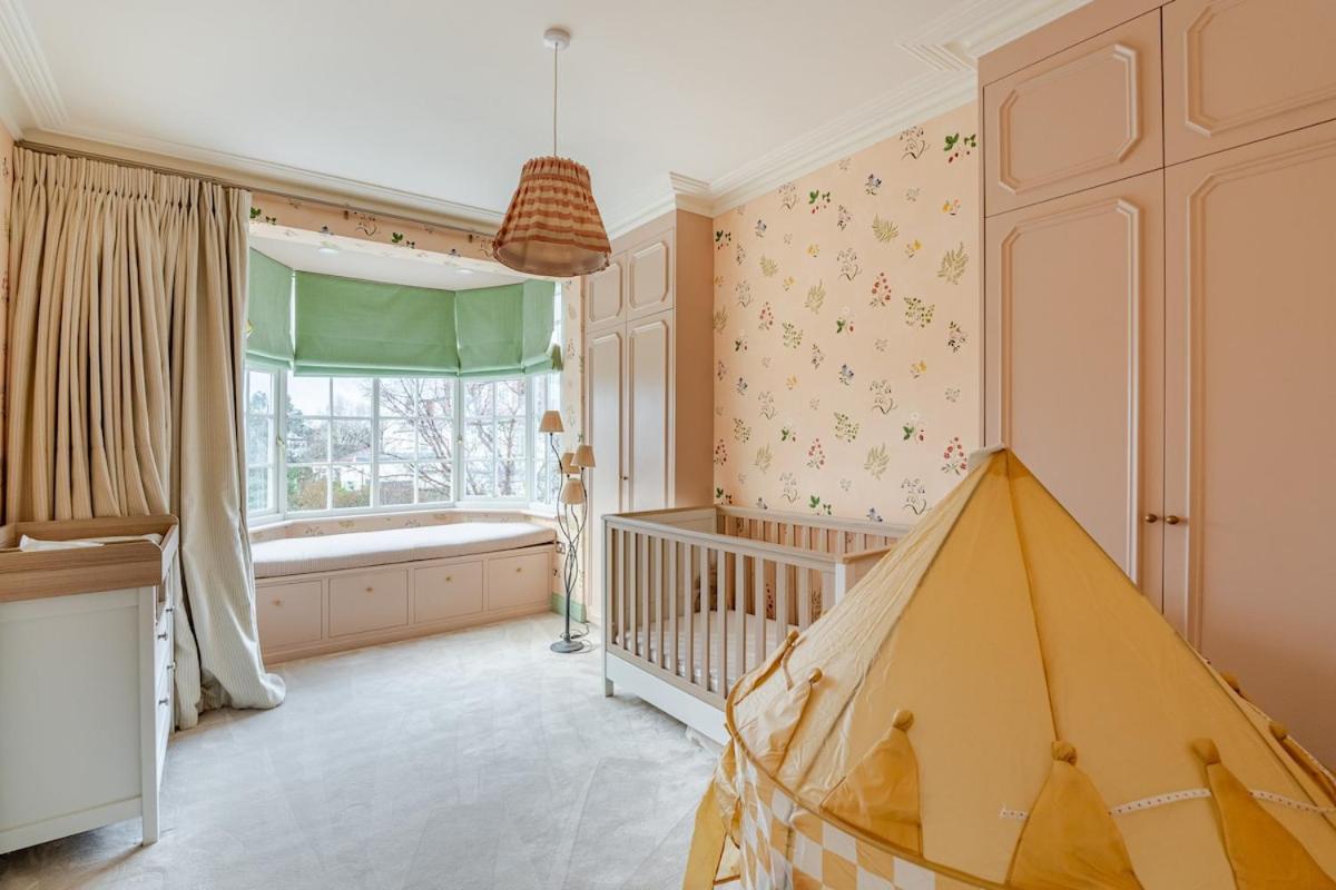 Hébergement de vacances Luxury Open Plan 5 Bed House With Garden & Parking *
