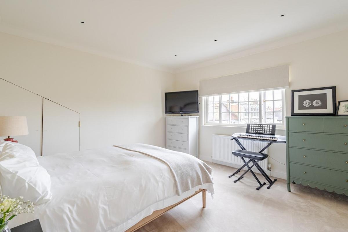 Luxury Open Plan 5 Bed House With Garden & Parking Hébergement de vacances