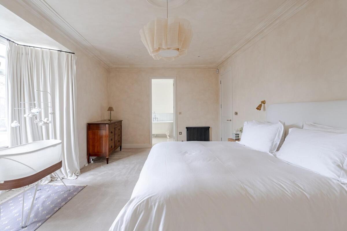 Hébergement de vacances Luxury Open Plan 5 Bed House With Garden & Parking