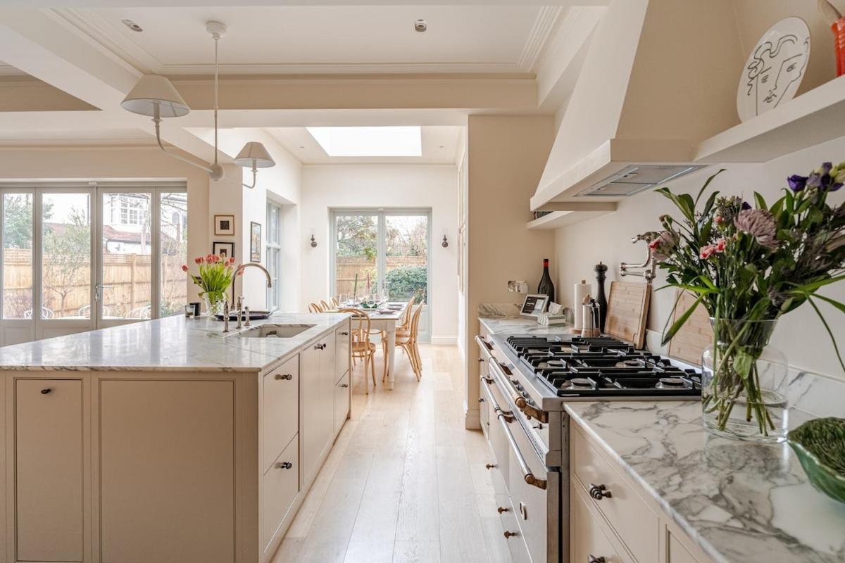 Luxury Open Plan 5 Bed House With Garden & Parking Hébergement de vacances *