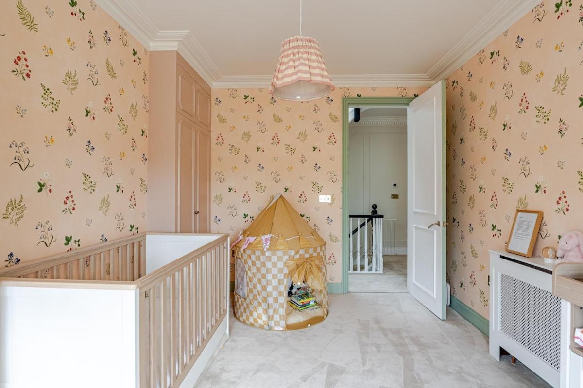 Hébergement de vacances Luxury Open Plan 5 Bed House With Garden & Parking *
