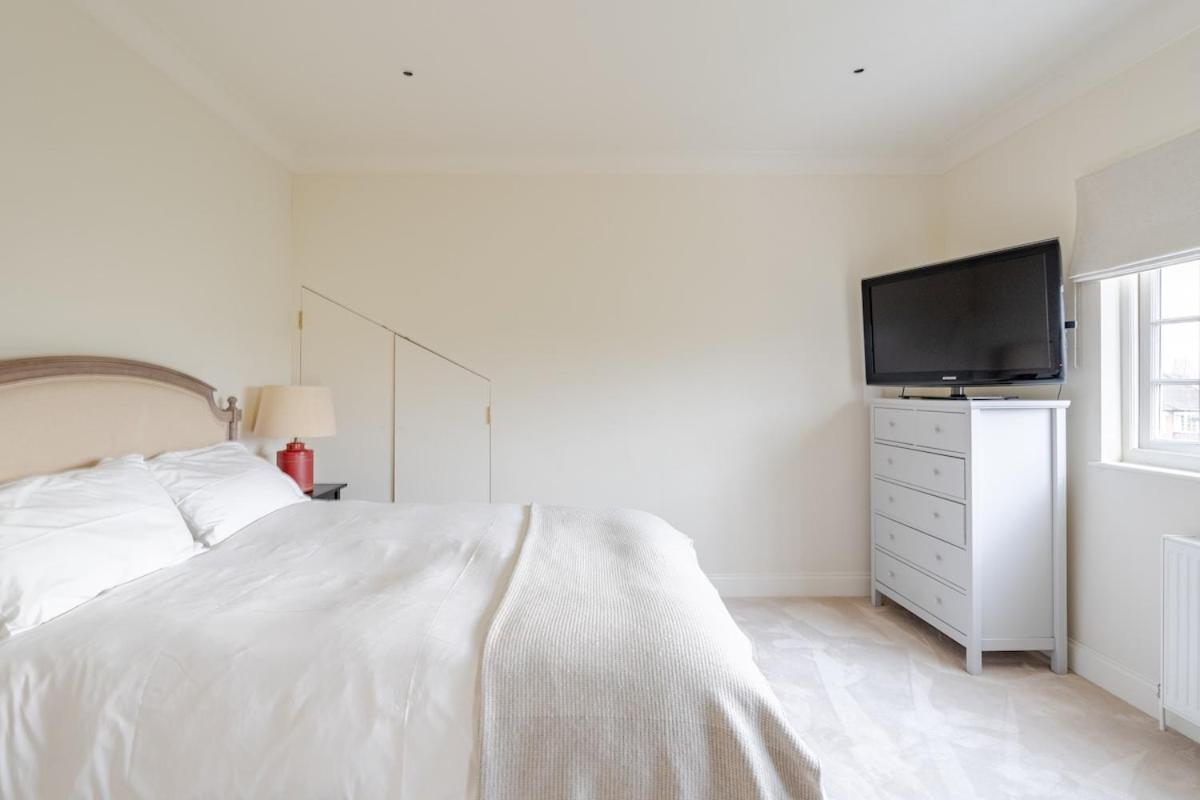 Luxury Open Plan 5 Bed House With Garden & Parking Hébergement de vacances *