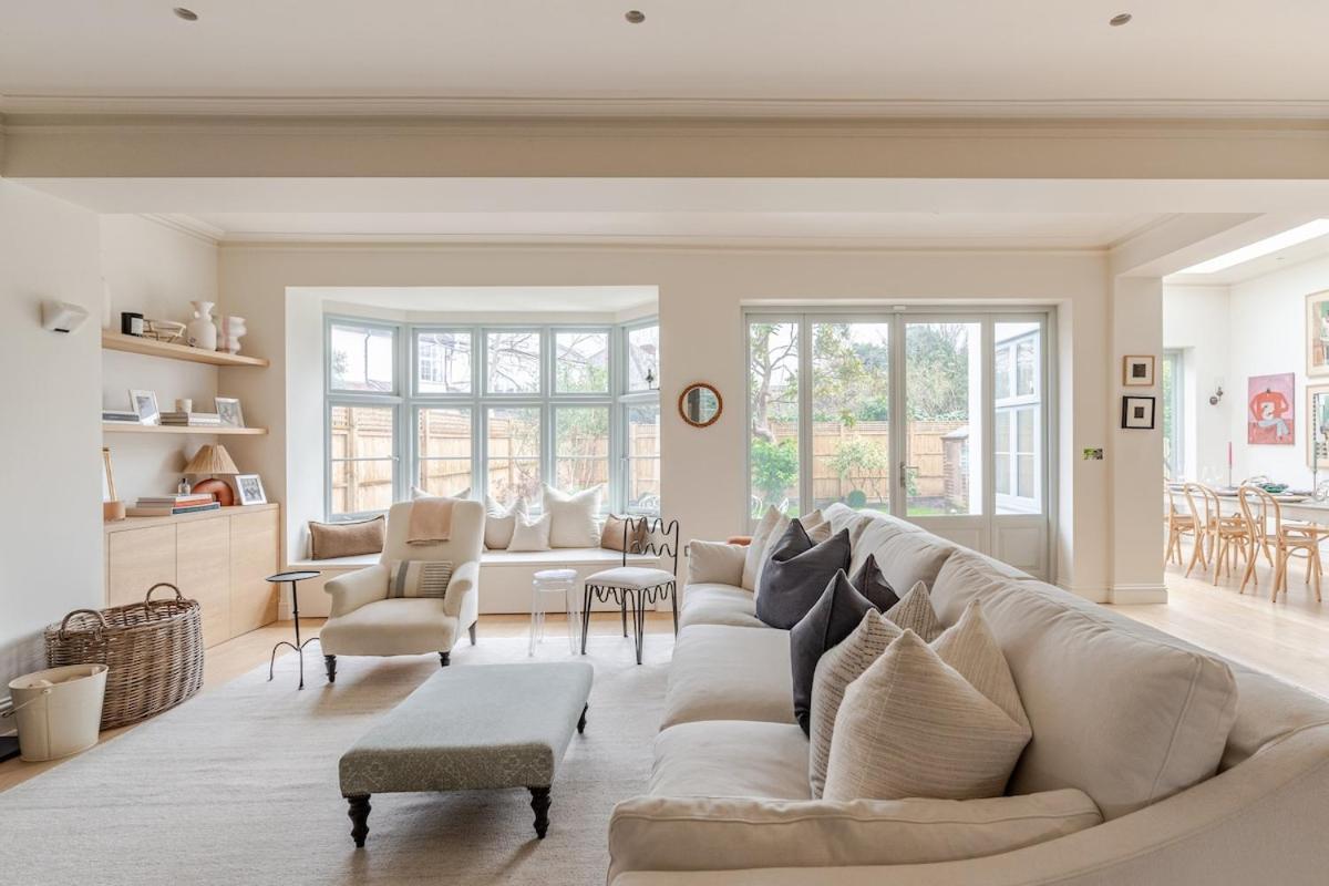Hébergement de vacances Luxury Open Plan 5 Bed House With Garden & Parking