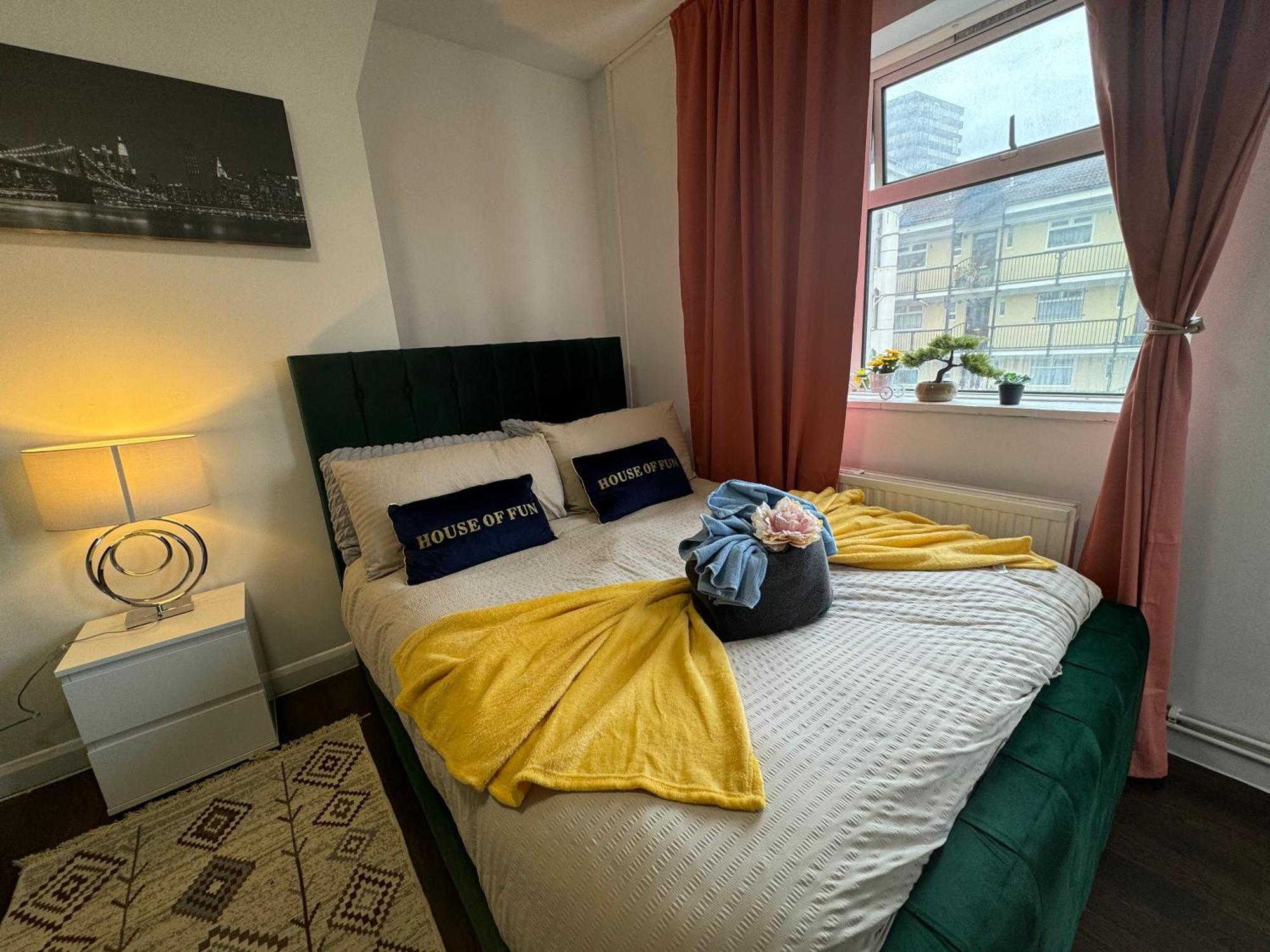 Lovely 1bedroom For 6ppl In Whitechapel, 1min Away To Dlr Station * Londres